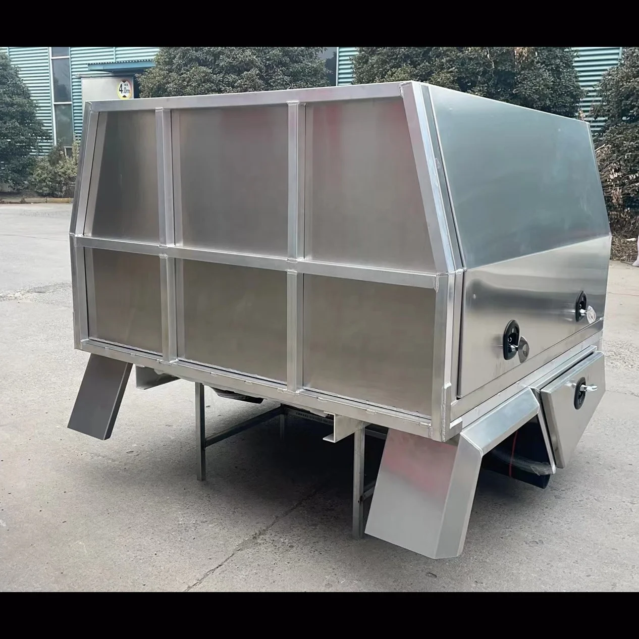 Tray to have slide out rear draw aluminum tray and canopy