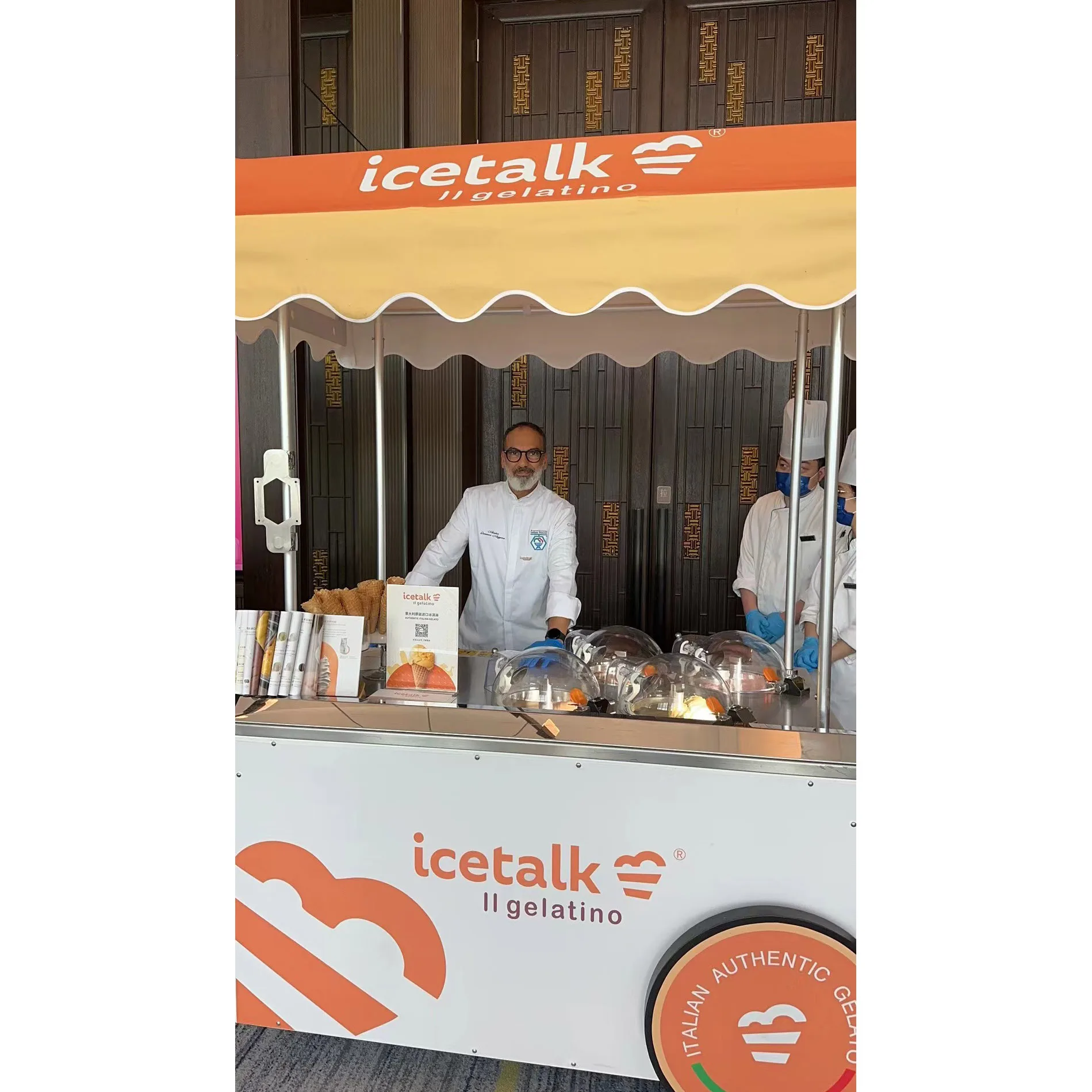 MILES Ice Cream Cart Display Gelato Cart hand push trolley gelato maker 4 tubs continues churning all in one mobile gelato shop