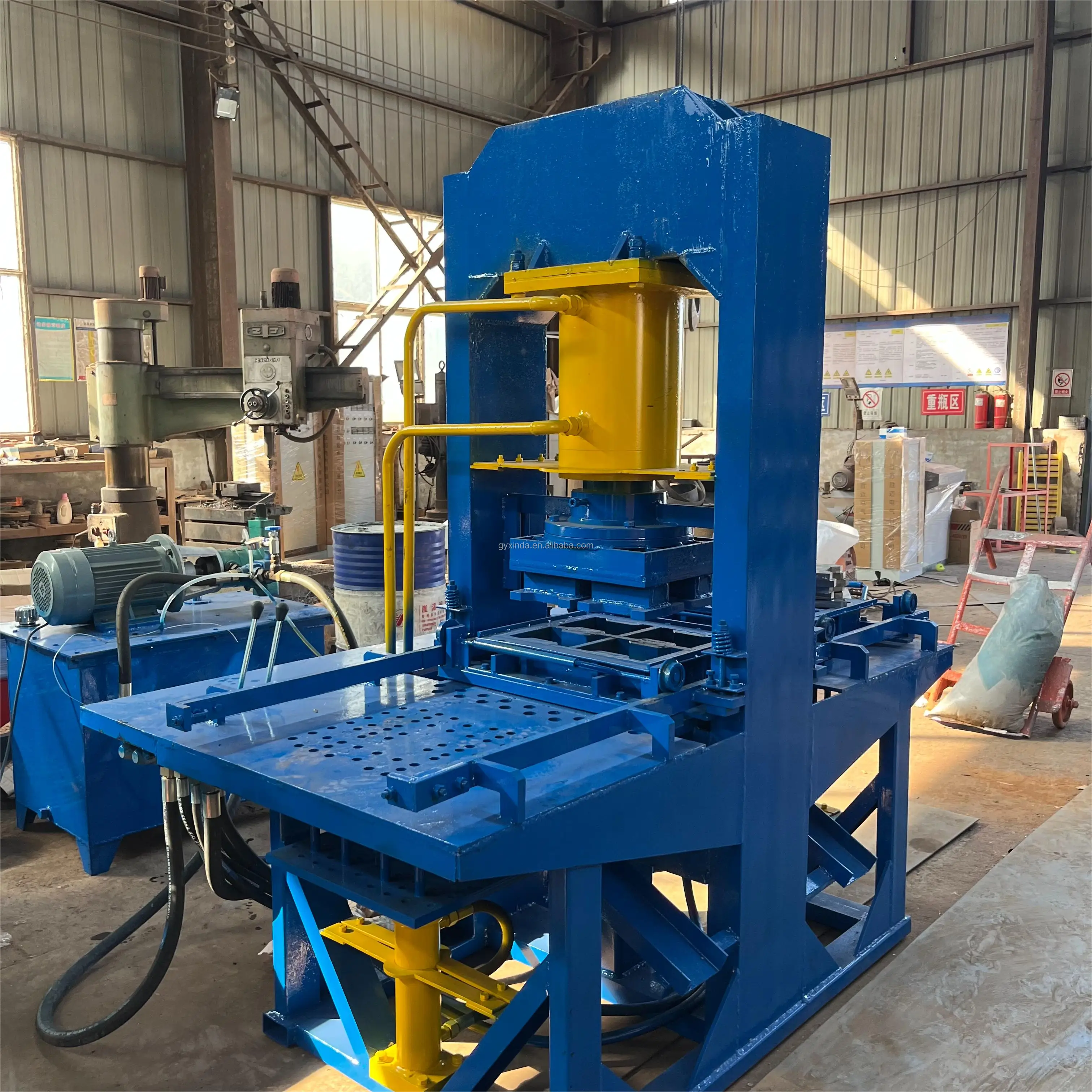 Suitable for different brick type pressing machine for plastic bricks block making machine