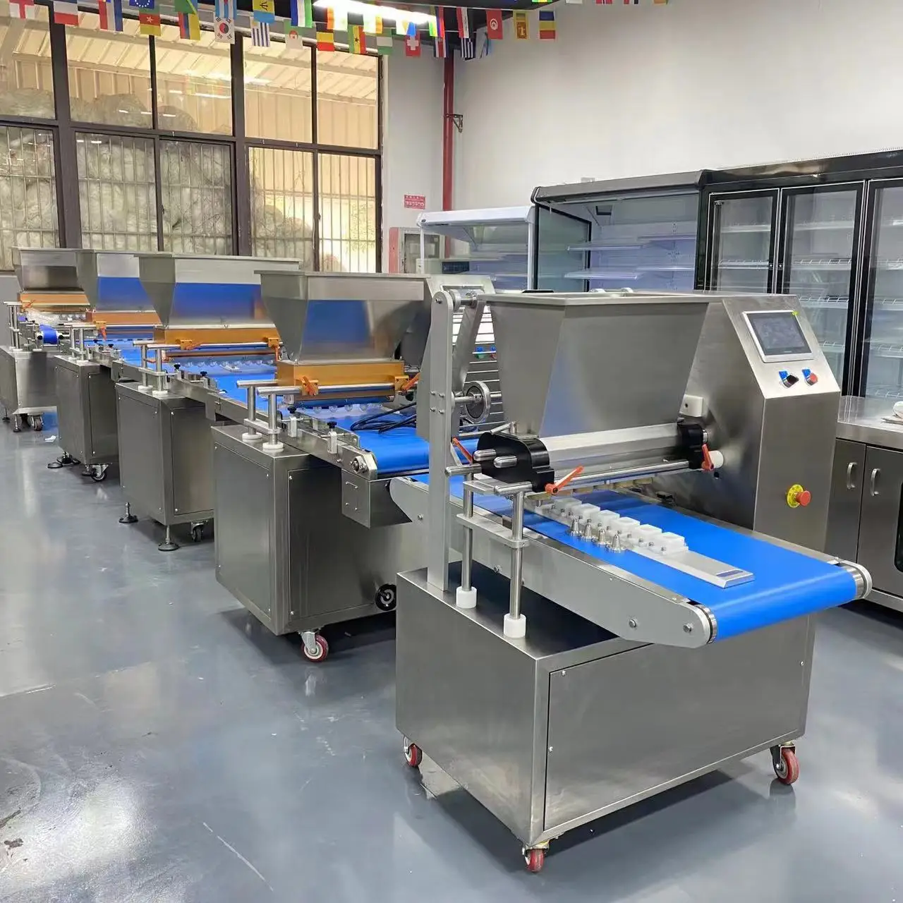 Functional small biscuit making machine/ /automatic cookie filling cup cakes commercial cake