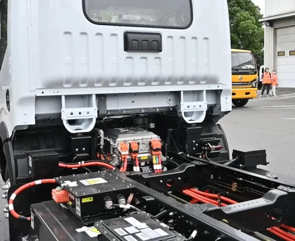 Dongfeng EV45 100% Electric Cargo Light Duty Truck Chassis CATL 81.14kWh 350km DC/AC Charging Form Ready to Ship on Sale!