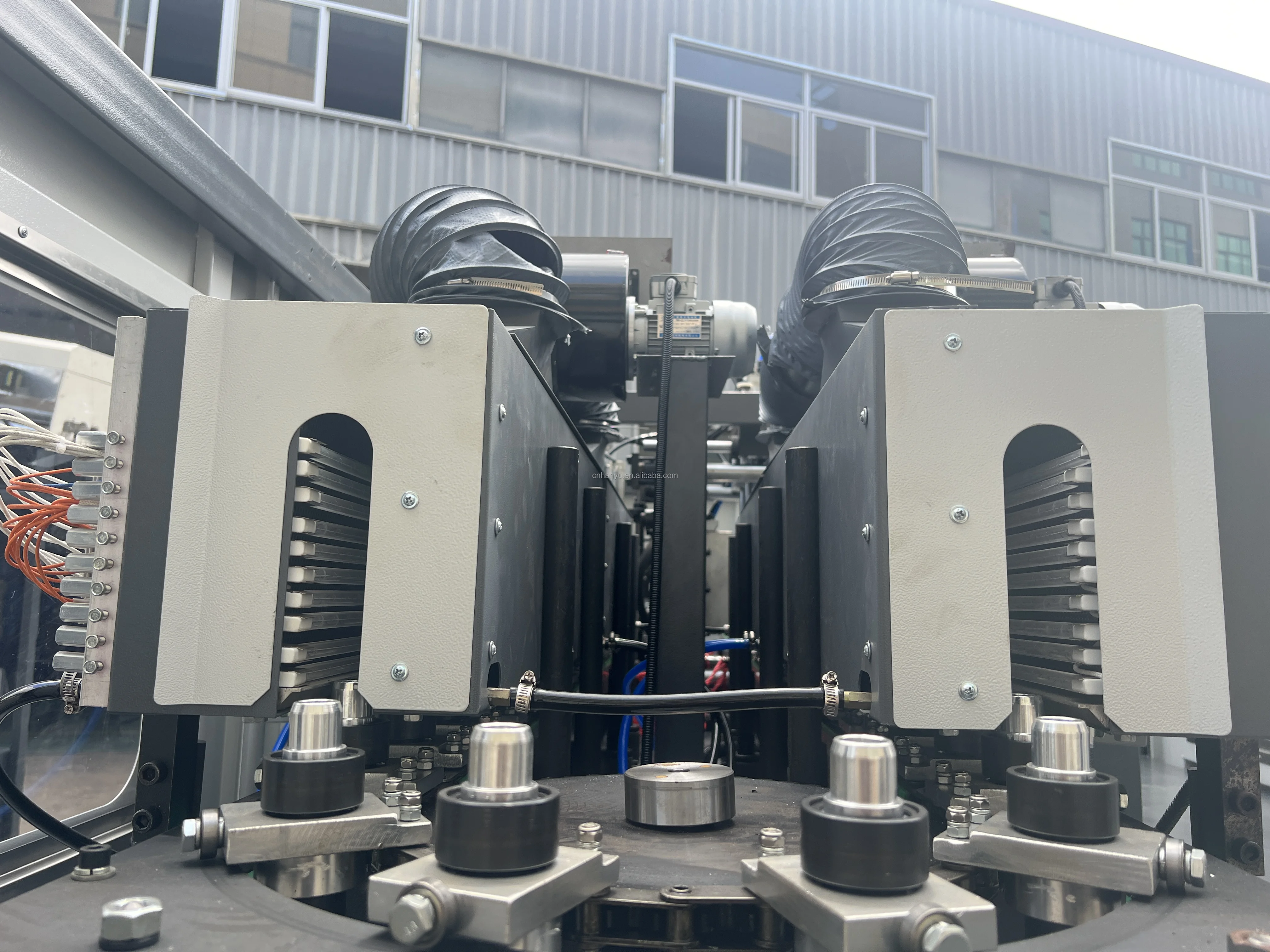 500 ml 4 cavity plastic bottle making machine pet bottle blow molding machine for 100ML to 2L plastic bottle machine factory