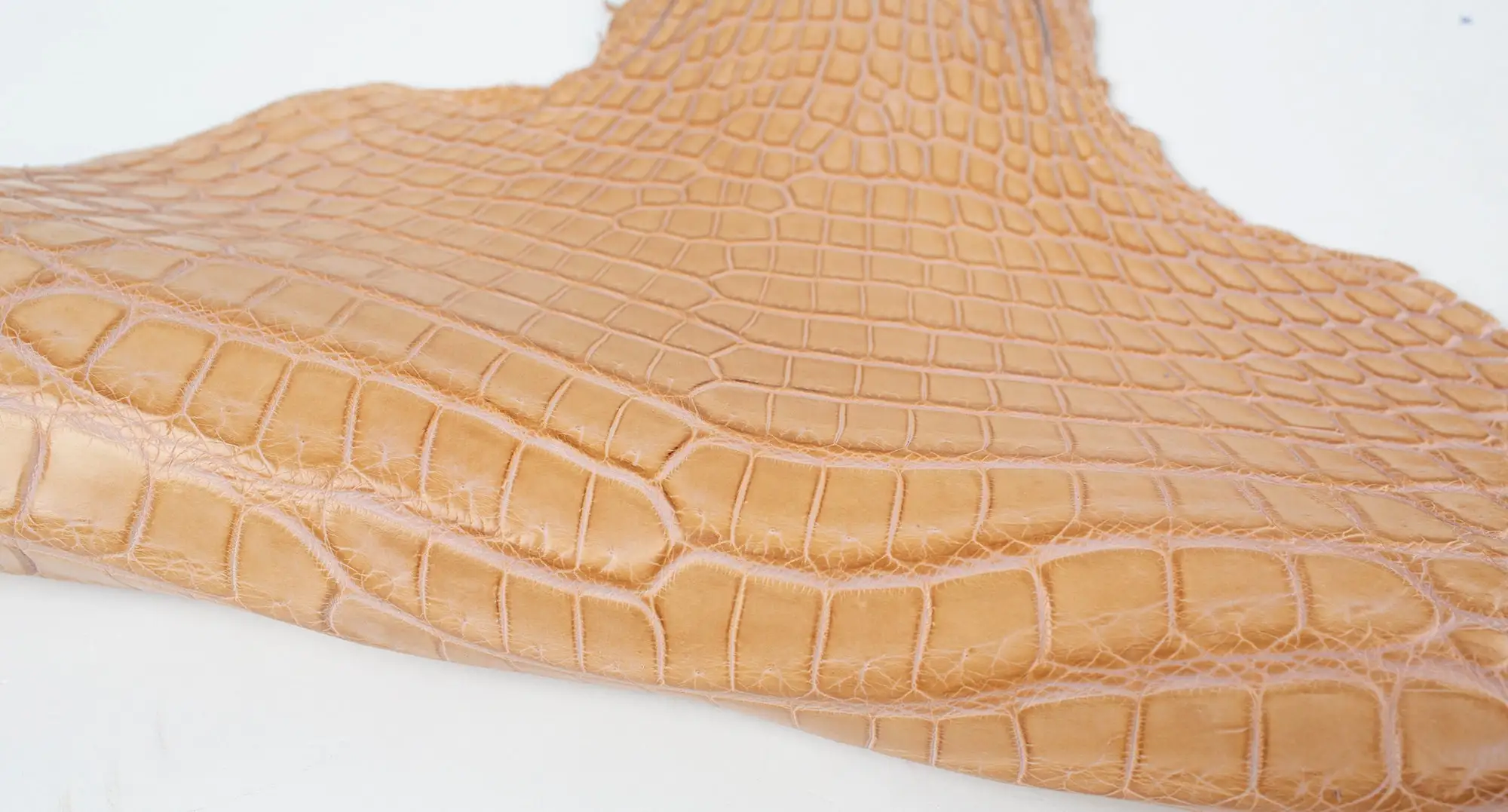 Crocodile-Embossed Leather Stamped Bags Crocodile Pattern on Cow Leather Genuine leather Laptop Cases for Mac
