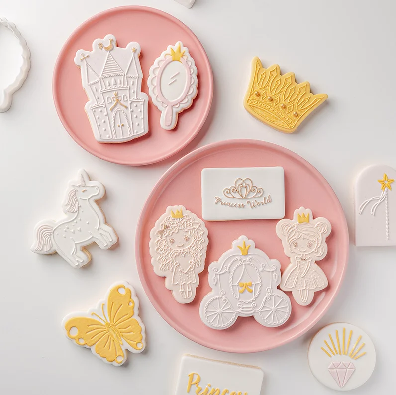 New cookie tool Cartoon unicorn princess carriage castle fondant biscuit mold acrylic embossing mold plastic cookie cutter