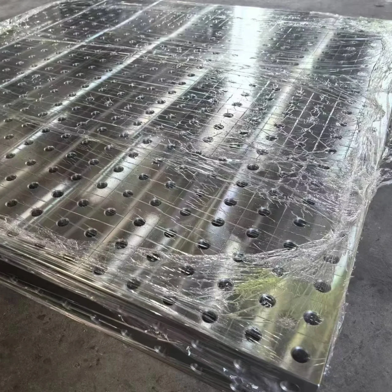 Factory Price High Durability Cast iron 3D Heavy Duty welding table and fixture table D16 D28