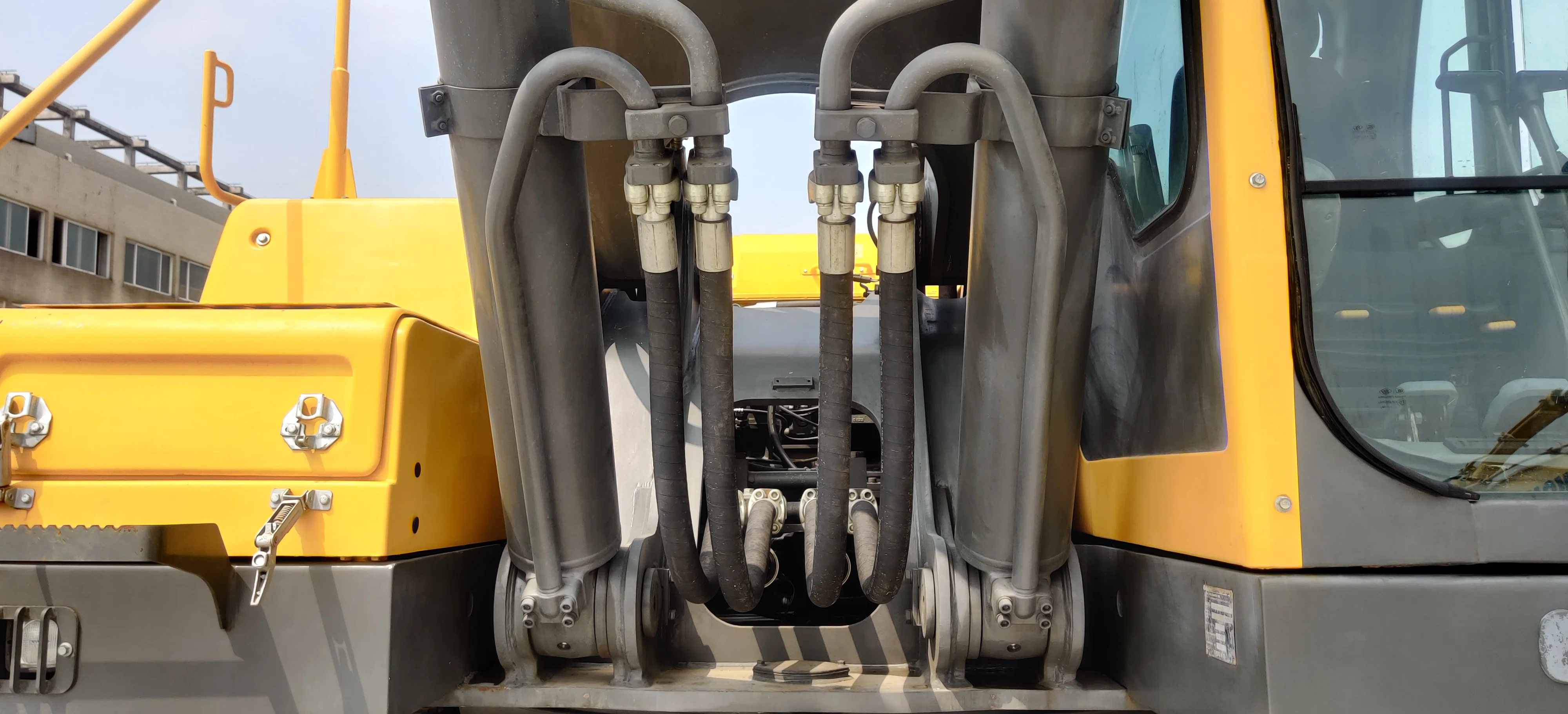 High Performance Used Volvo 460 Crawler Excavators In Construction Works