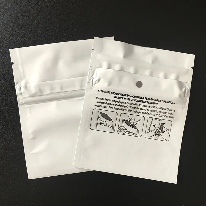 New arrival colorful 4 x 6 inches resealable smell proof mylar bags with tear notch