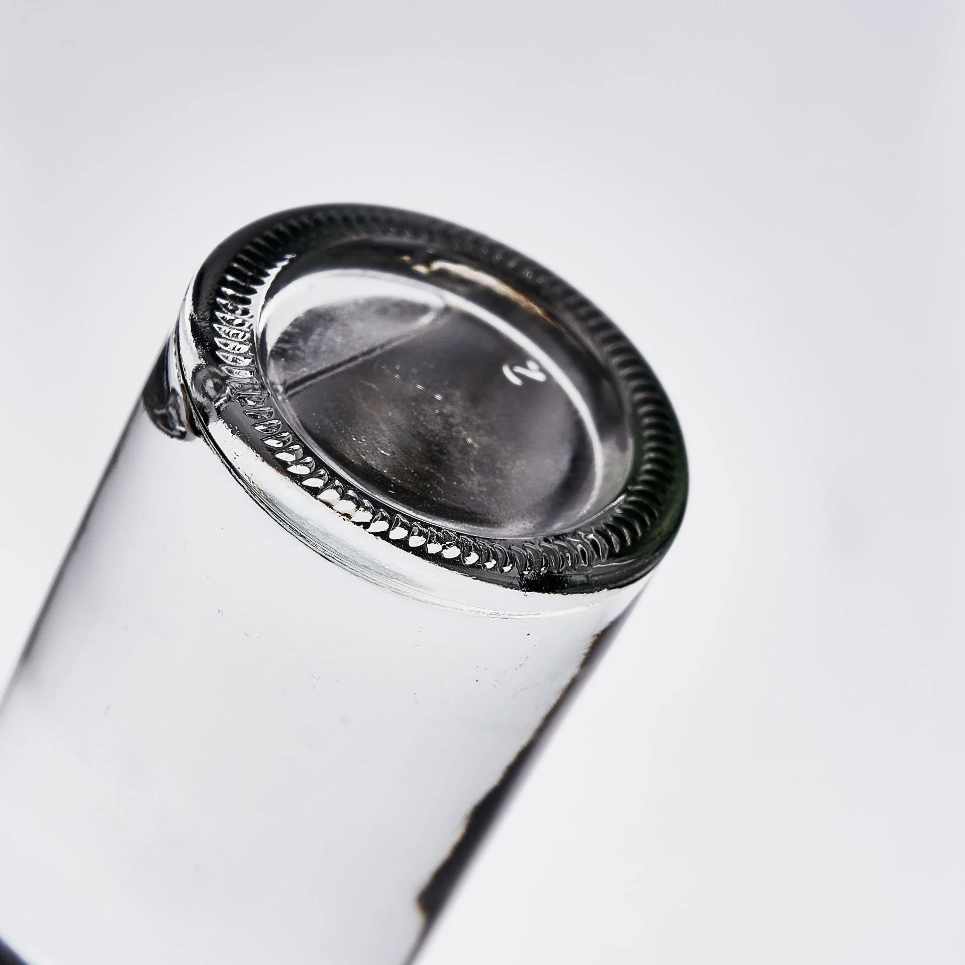 Trustworthy manufacturer 120ml crystal spirits bottle mini whisky glass bottle flavored vodka bottle