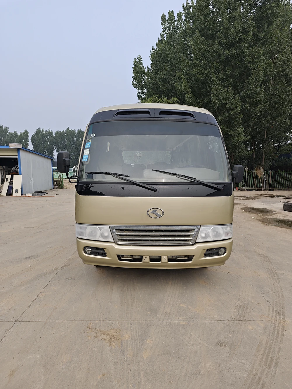 Привлекательная цена роскошный отличный 19 мест б/у автобус Kinglong ручной дизельный Средний на экспорт