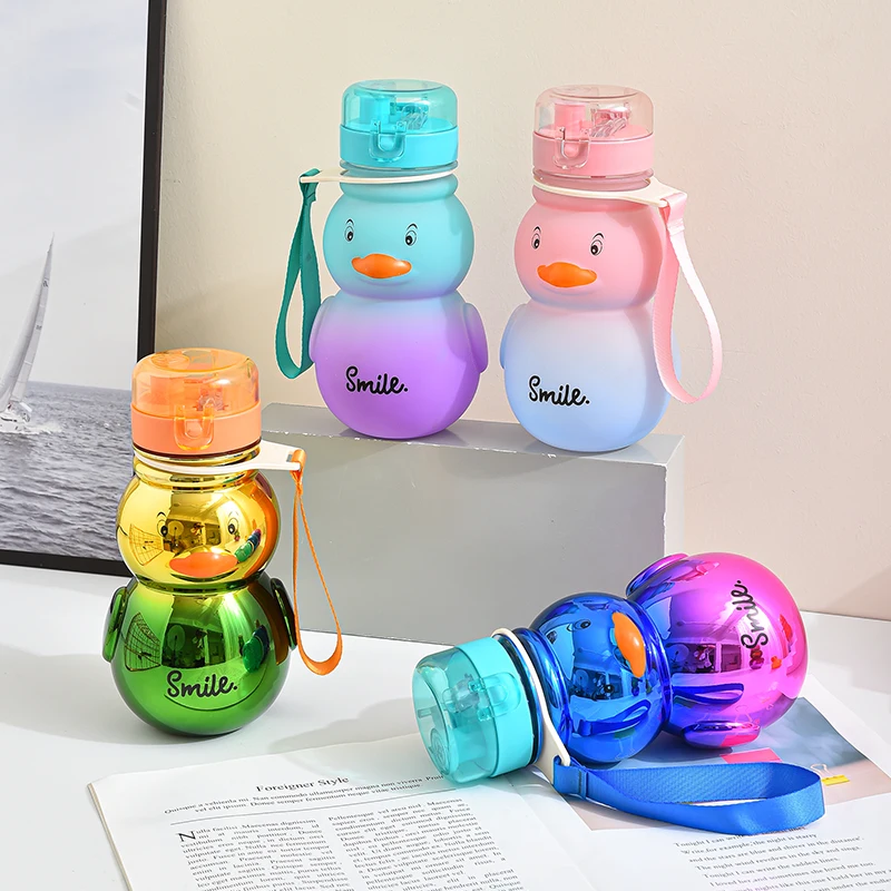 Cute Duck Shape 880ml Frosted Gradient Portable Plastic Drinkware BPA-Free Reusable School Water Bottle with Lid Kids School Use
