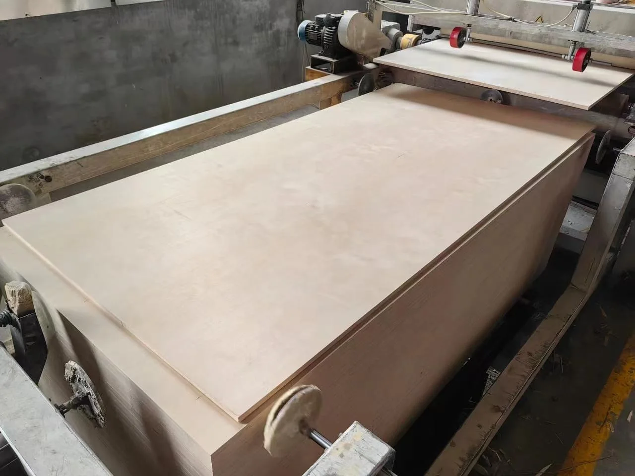 Factory price Russia birch plywood made in China 100% WBP phenolic glue internal decoration office home