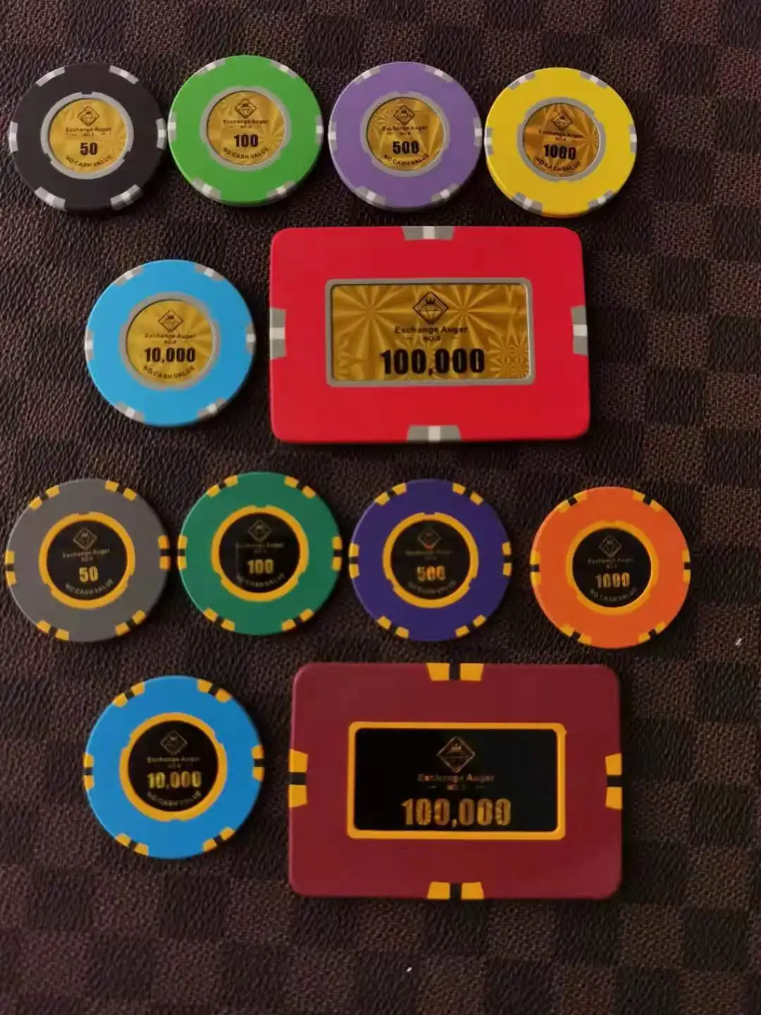 Wholesale Casino Style Poker Chips Set 500pcs Plaque Clay Chips with Aluminum Case 14g Plastic & Acrylic Chips Gambling Casinos