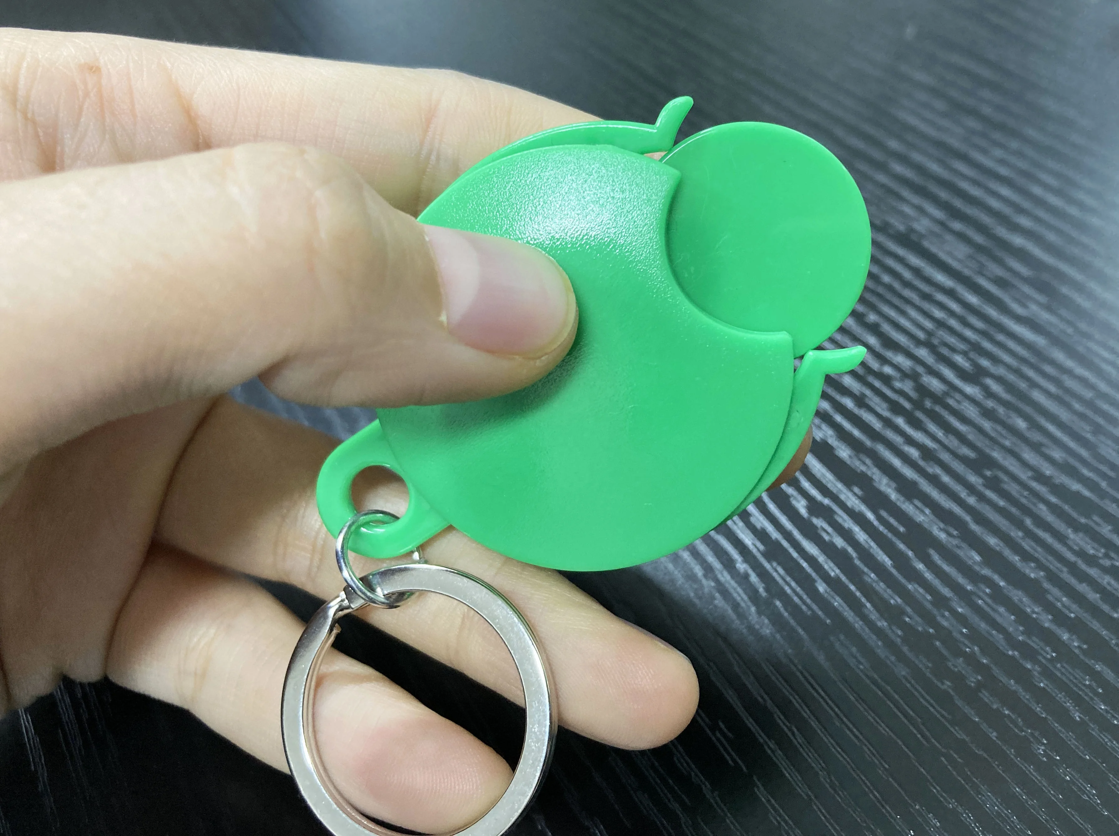 Coin Holder Plastic Keychain with Split Ring, Brand Souvenir for Exhibition, Cheap Key Chain
