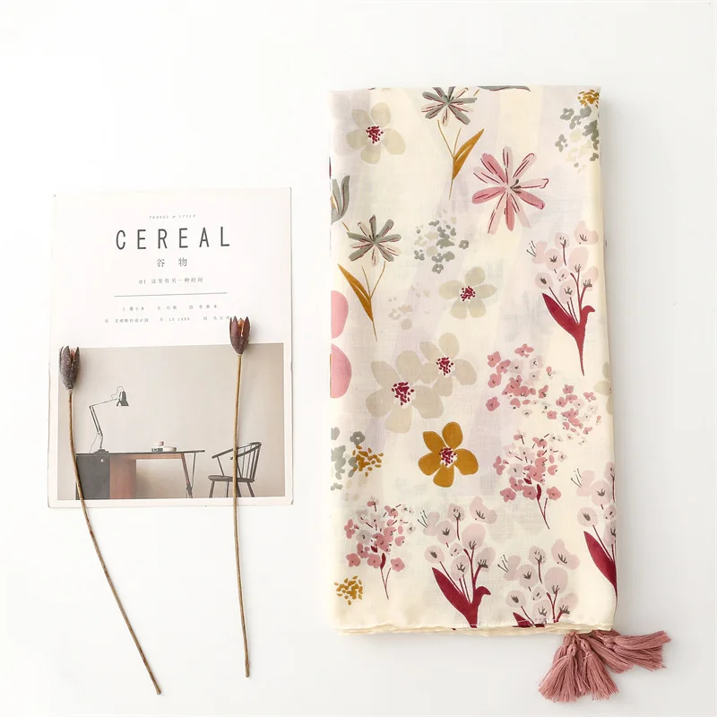 High Quality New Beige Flower Printed Cotton Scarves For Ladies Floral Pattern Cotton Head Wrap Beach Shawls Hijabs With Tassels