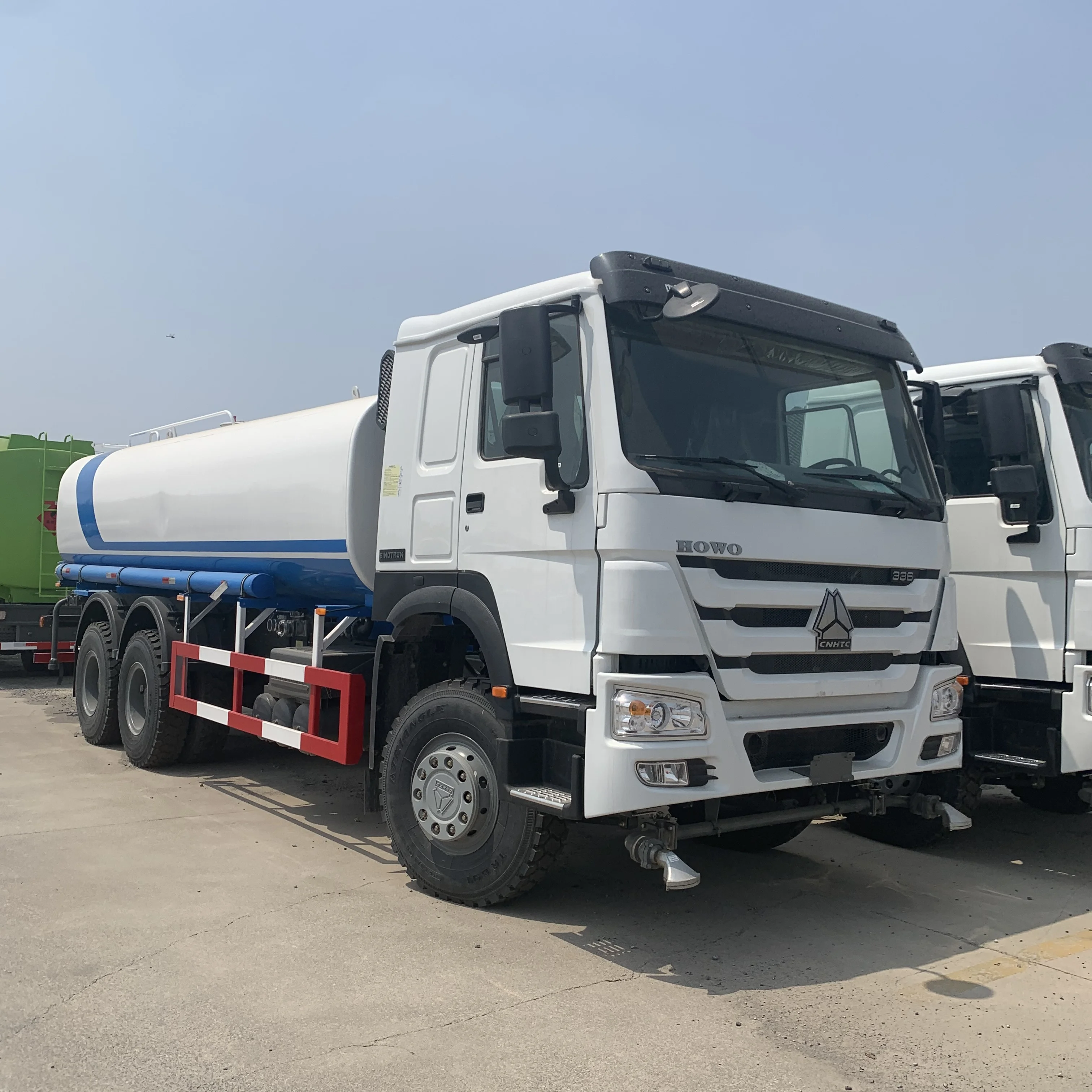 SINOTRUK HOWO 20- 30m3 30000 литров большой разбрызгиватель воды грузовик