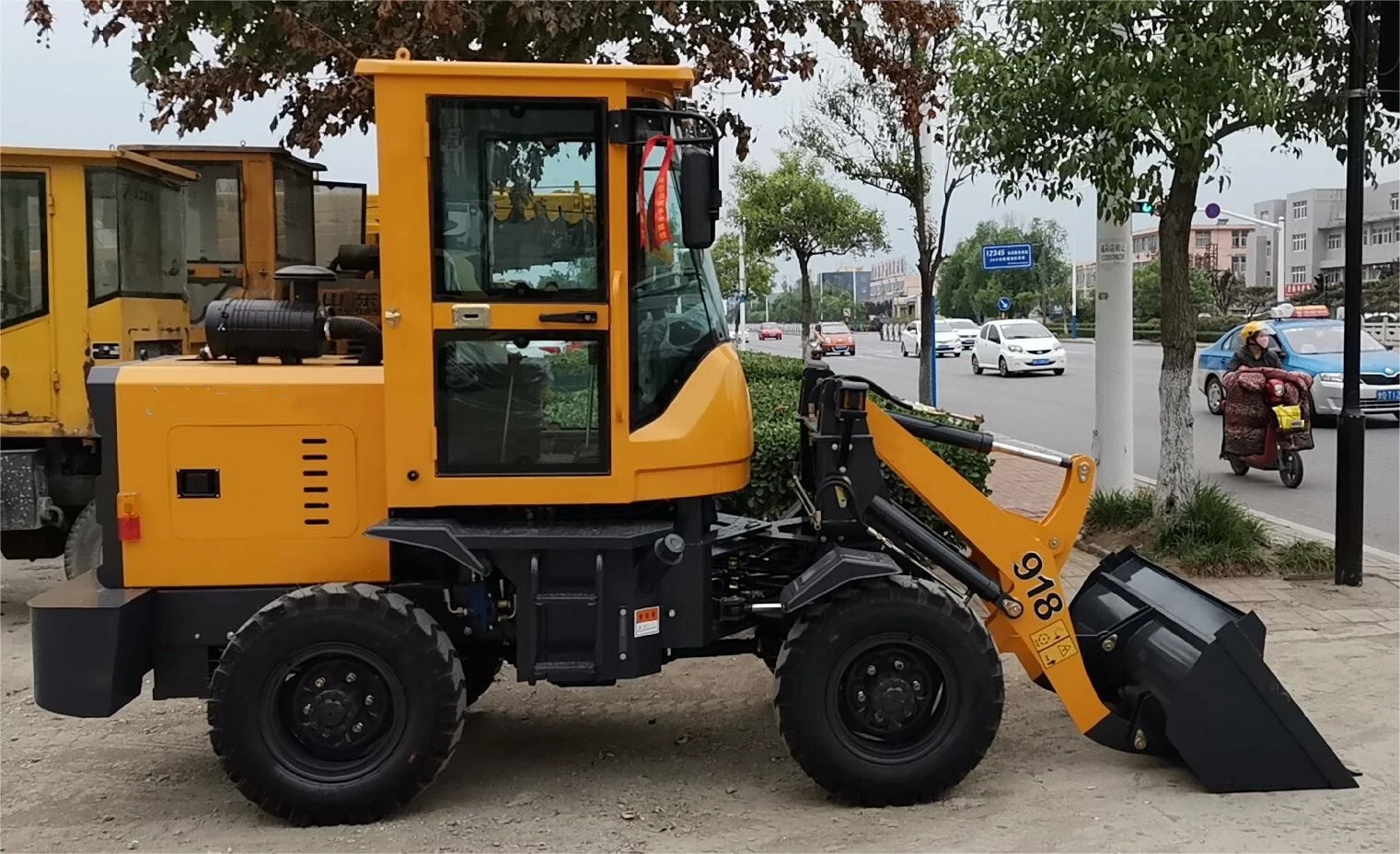 MG 916 600 кг 800 мини-погрузчик 4x4 резиновый погрузчик енот