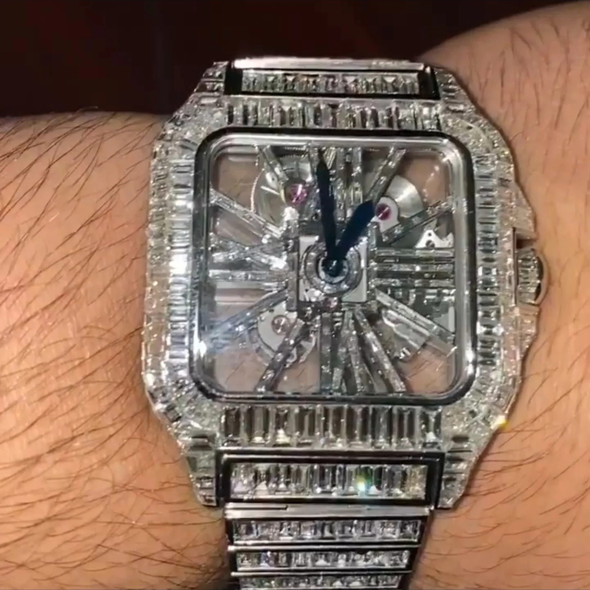 Роскошные мужские часы с багетом