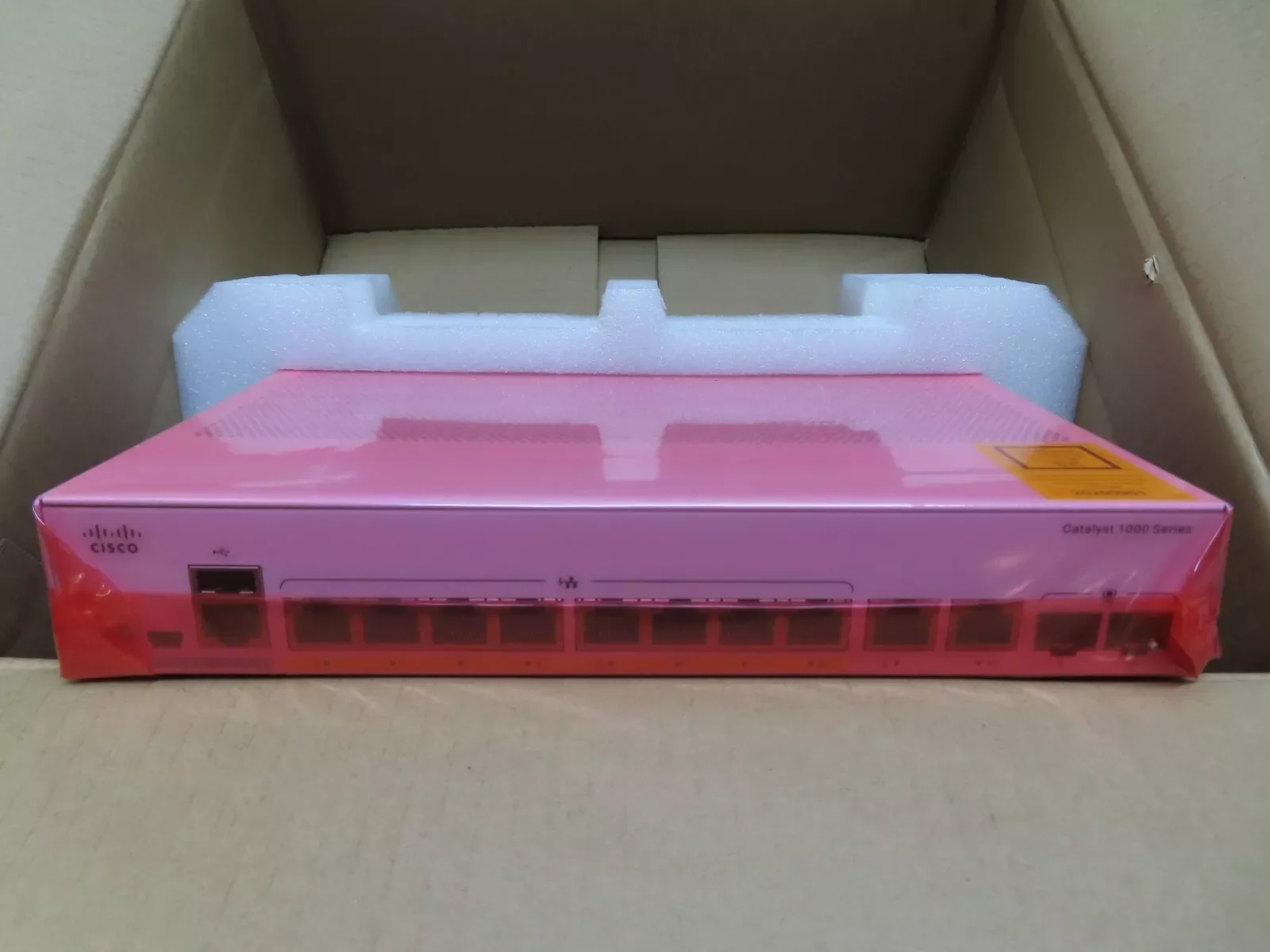 C1300-16FP-2G C1300 series silent switch with 8 electrical ports and 2 Gigabit SFP ports supporting VLAN and STP C1300-16FP-2G