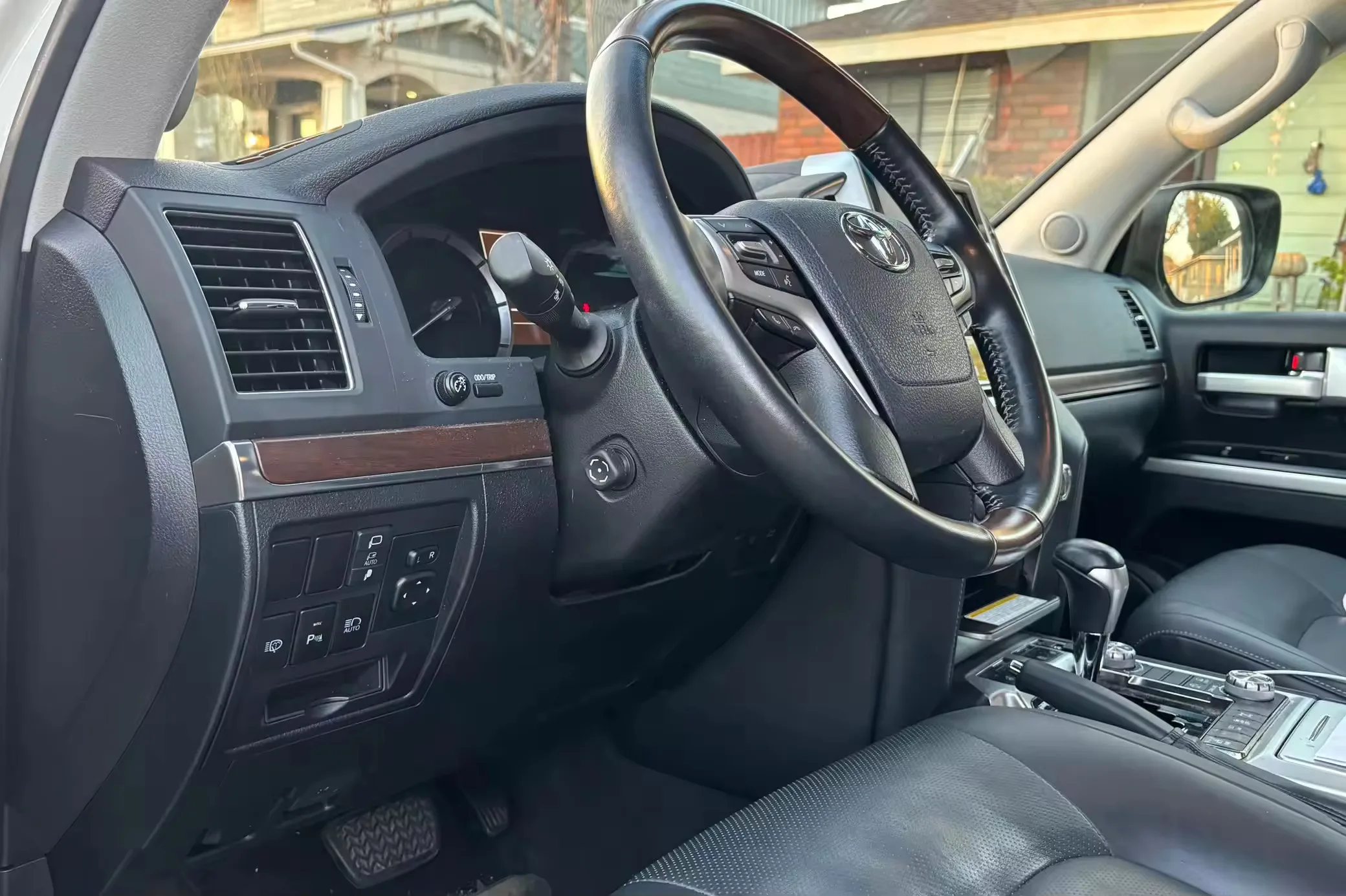 CLEAN FAIRLY USED 2019 ToyoTa LandCruiser V8 Power 4WD Mostly Owned RHD/LHD