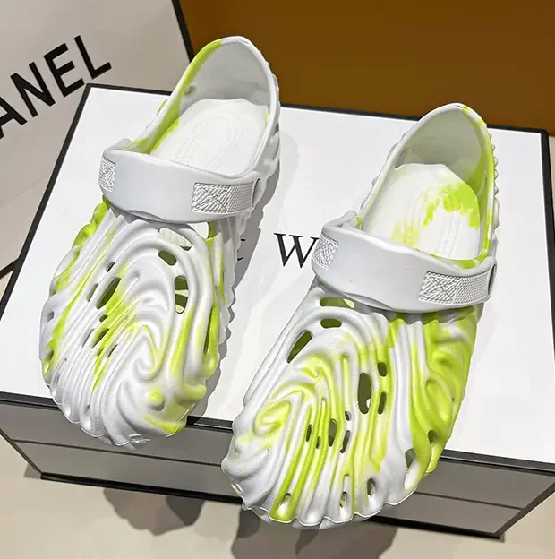 Weshine Popular Design Breather Cleats Professional Shoes Sport Outdoor Soccer Shoes Football Boots OEM Origin Size Tpu Place