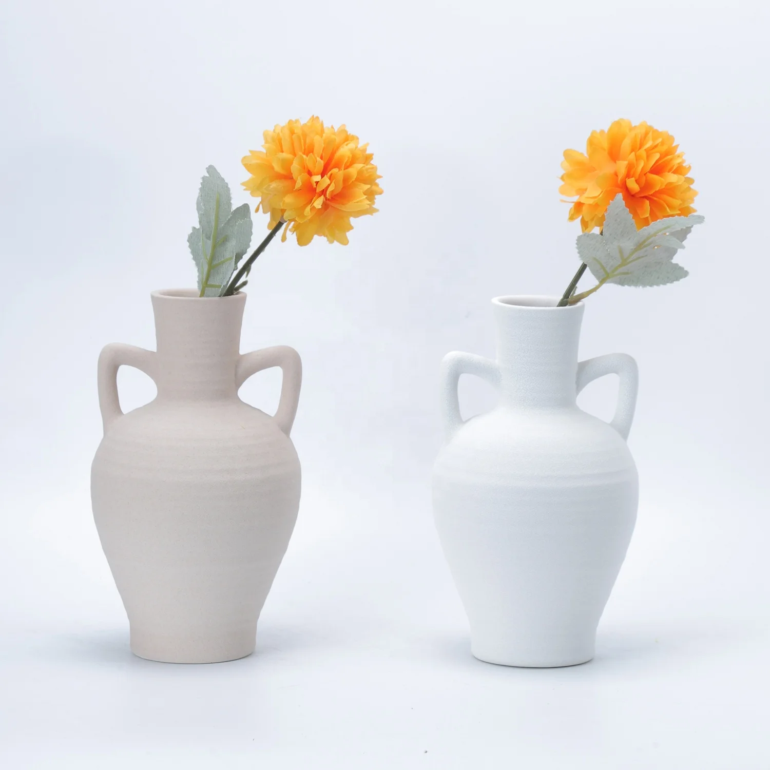 Hand Made Delicate Decorative Typical Indoor Home Decor Plain Ceramic White Vase For Home Hotels