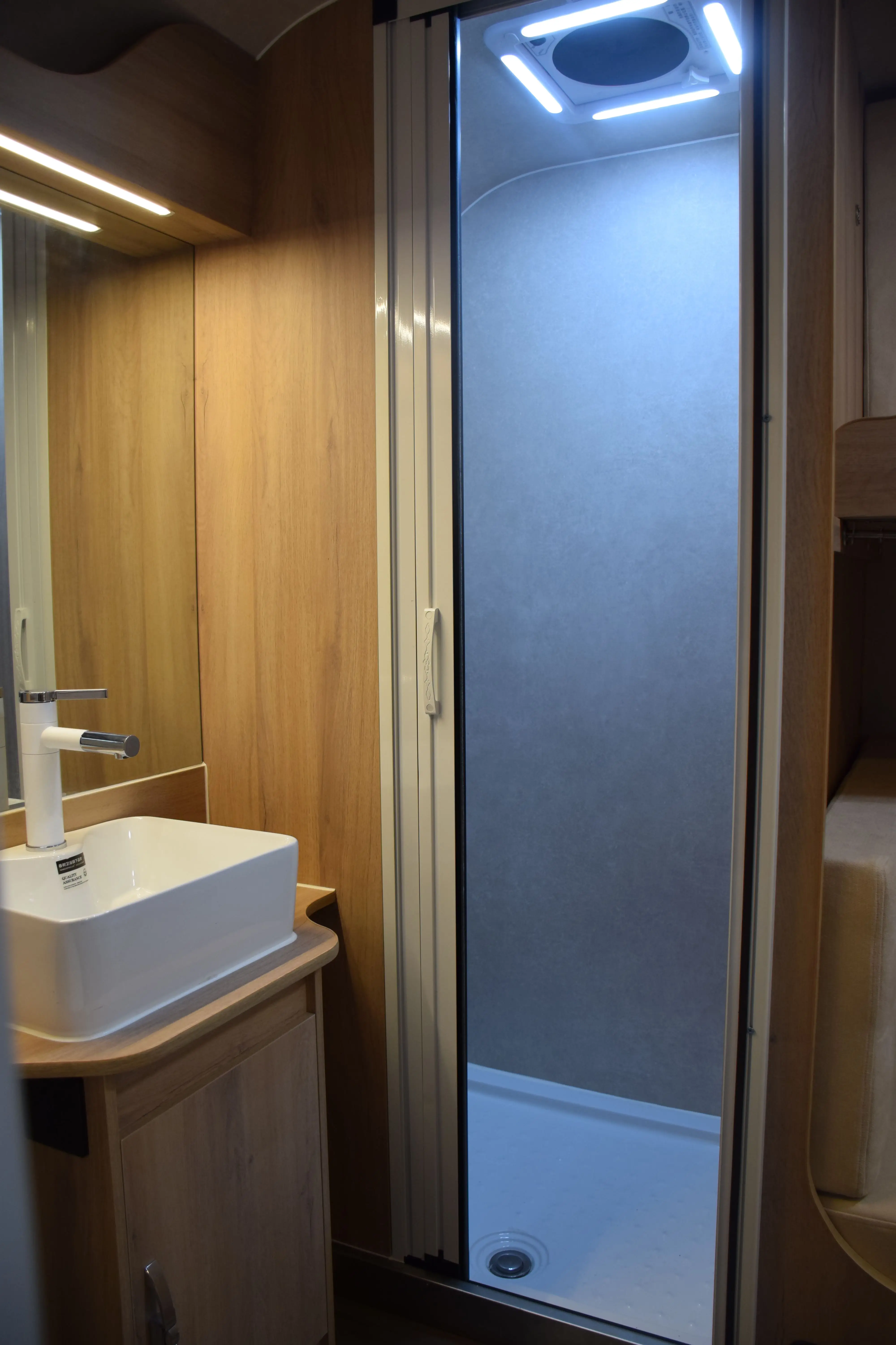 China Motorhomes Rv Accessories Camper Trailer Accessories Camping Rv Caravan Home Trailer