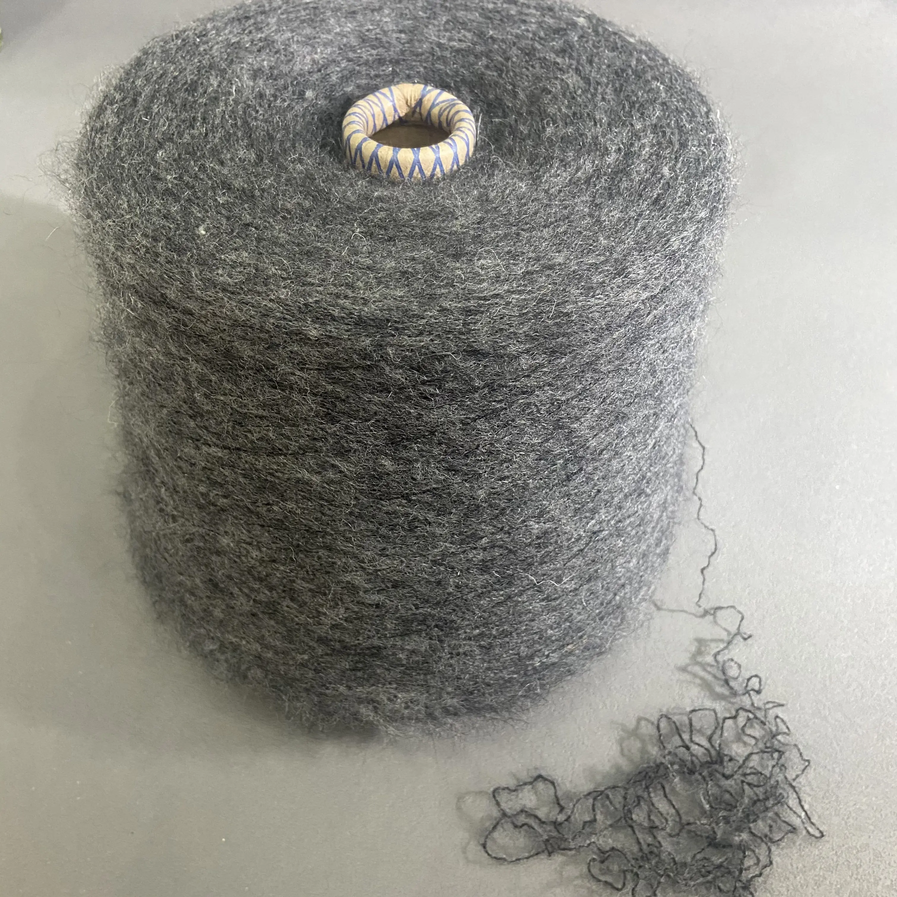 33%mohair 33%wool 28%nylon 6%spandex mohair yarn for hand knitting and computer knitting mohair fancy yarn