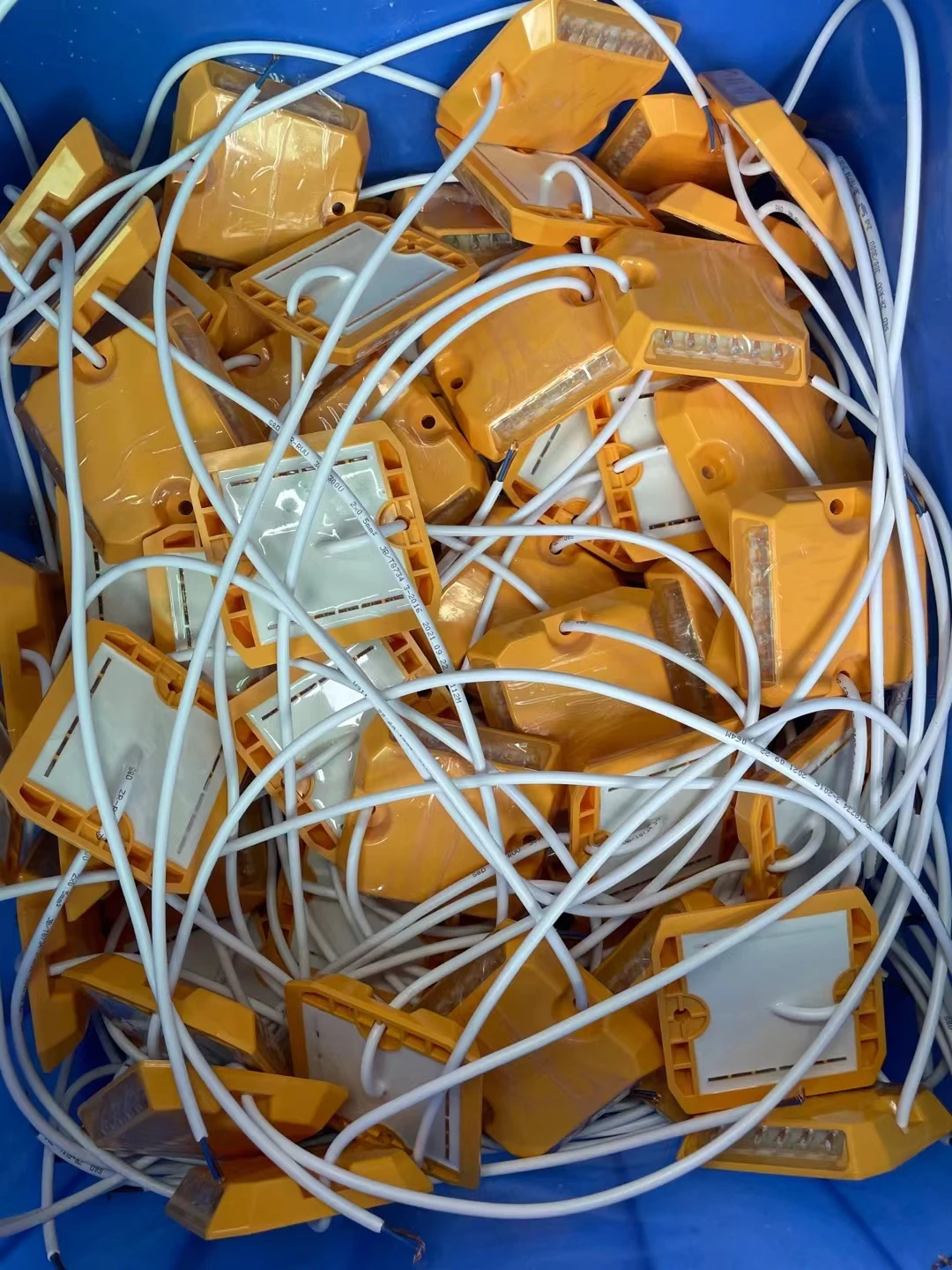 Yellow DC 24V/12V tunnel wired road stud IP68 plastic wired cable led road stud