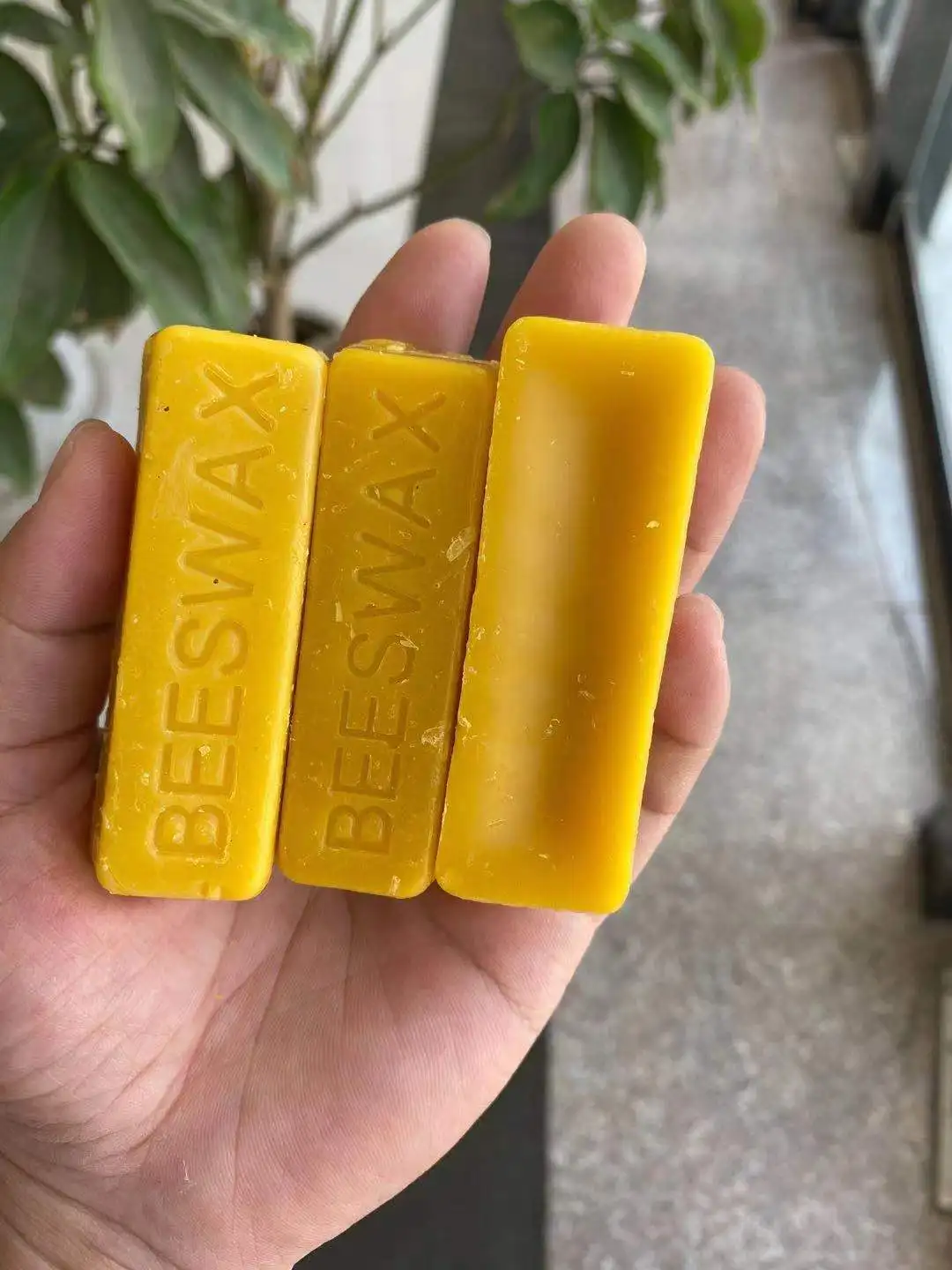 yellow and white organic bee wax pellets bars 28g bulk cosmetics grade for candles making beeswax