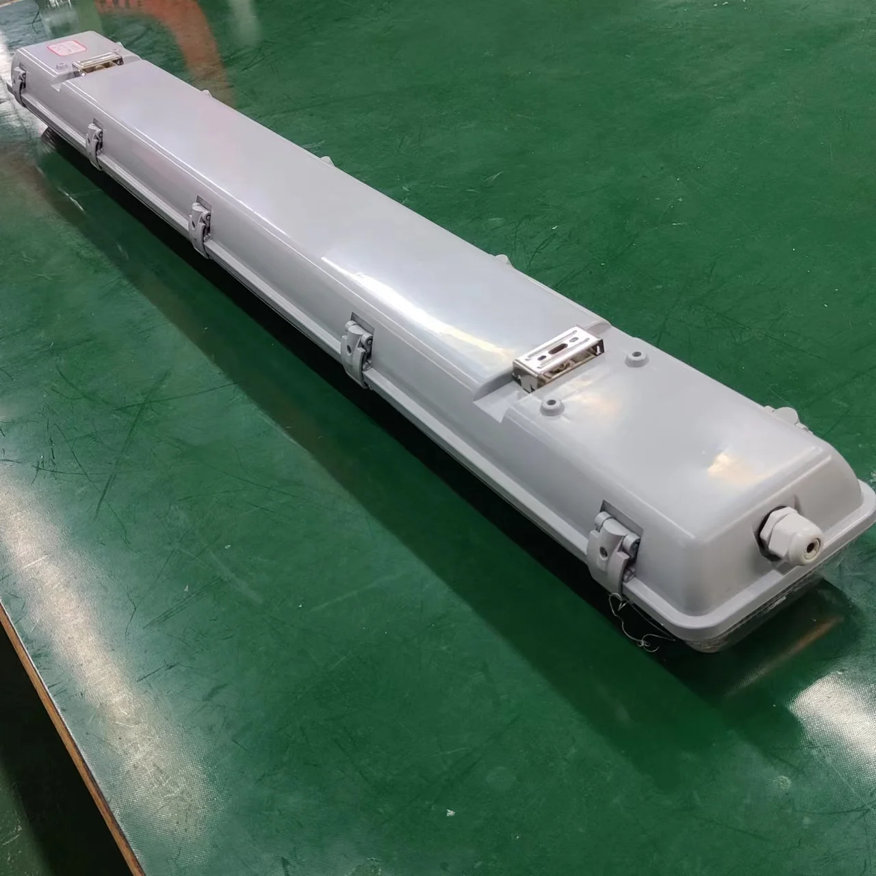 Тройной светодиодный светильник из поликарбоната с сертификатом CE RoHS, пластиковая лампа T8 2x36 Вт 2x18 Вт IP65, водонепроницаемый Светодиодный светильник с тройной защитой