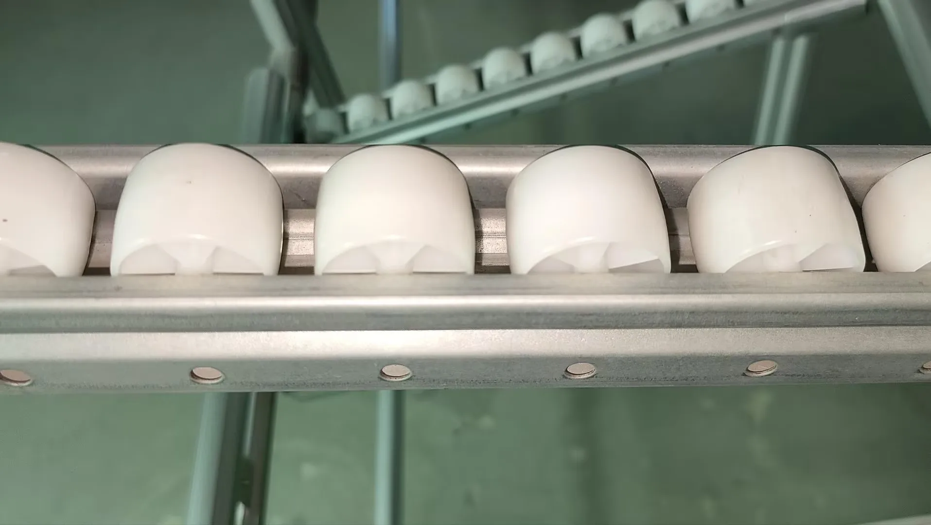 Conveyor roller track placon for logistics