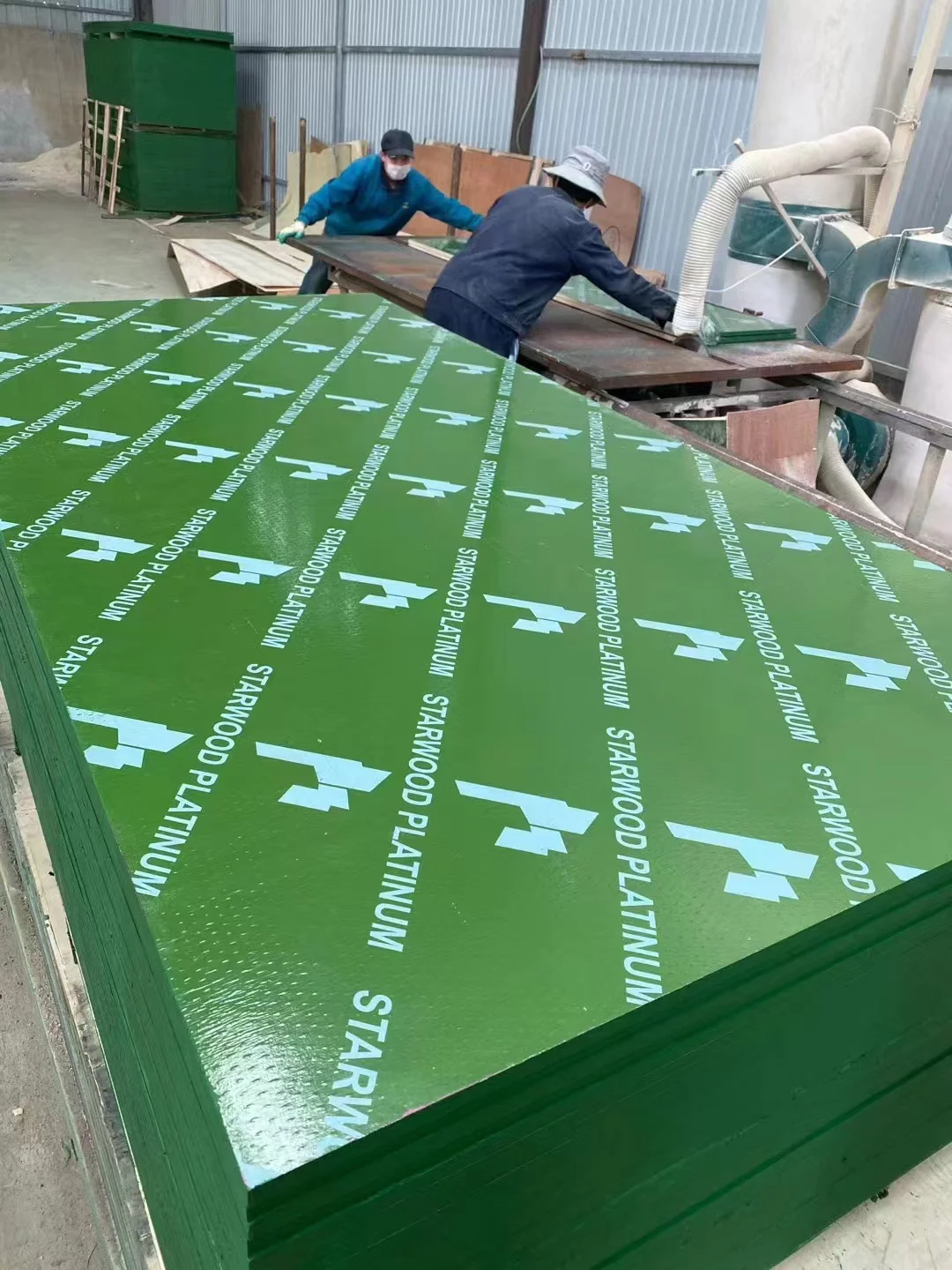 1-2 hot press PP green film faced plywood for concrete formwork