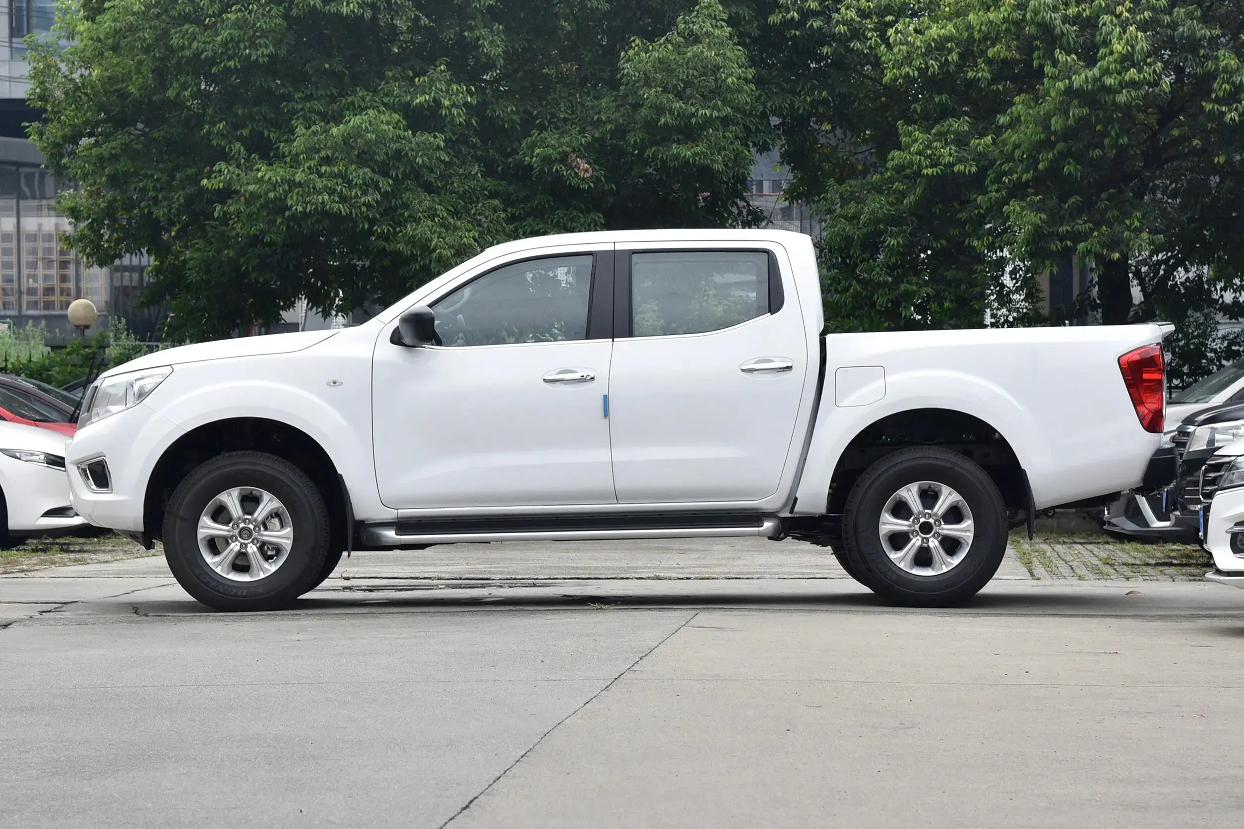 2023 Nissan Navara ручной турбо дизель/газовый пикап RWD Euro VI эмиссионные тканевые сиденья гидравлические рулевые шины R15