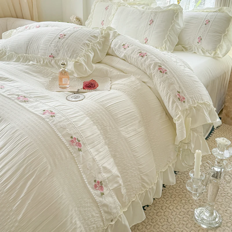 2024 Bedding sets bubble yarn embroidery lace four-piece skin-friendly lace four seasons available duvet cover soft