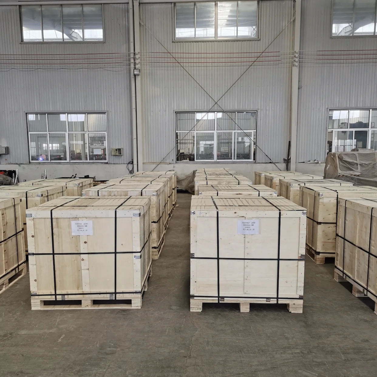 screw jack with swivel base plate