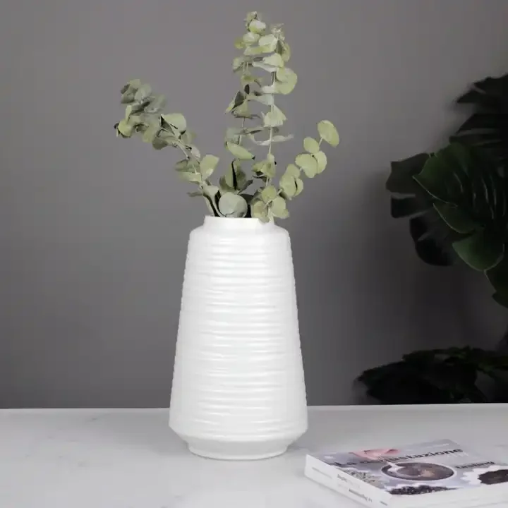 Nordic style  Ceramic Flower Vase Vintage Table Porcelain White Vase for Living Room Indoor Home Decoration
