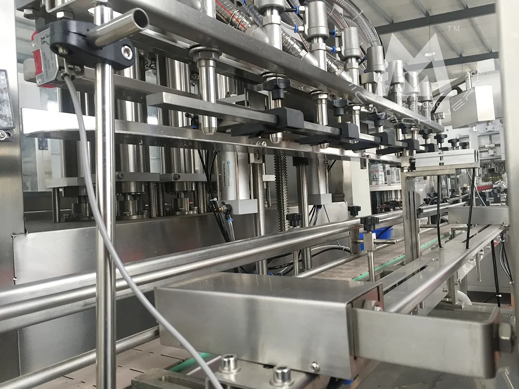 Fully automatic thick viscous car and capping lubricant motor bottle lube engine oil fill machine