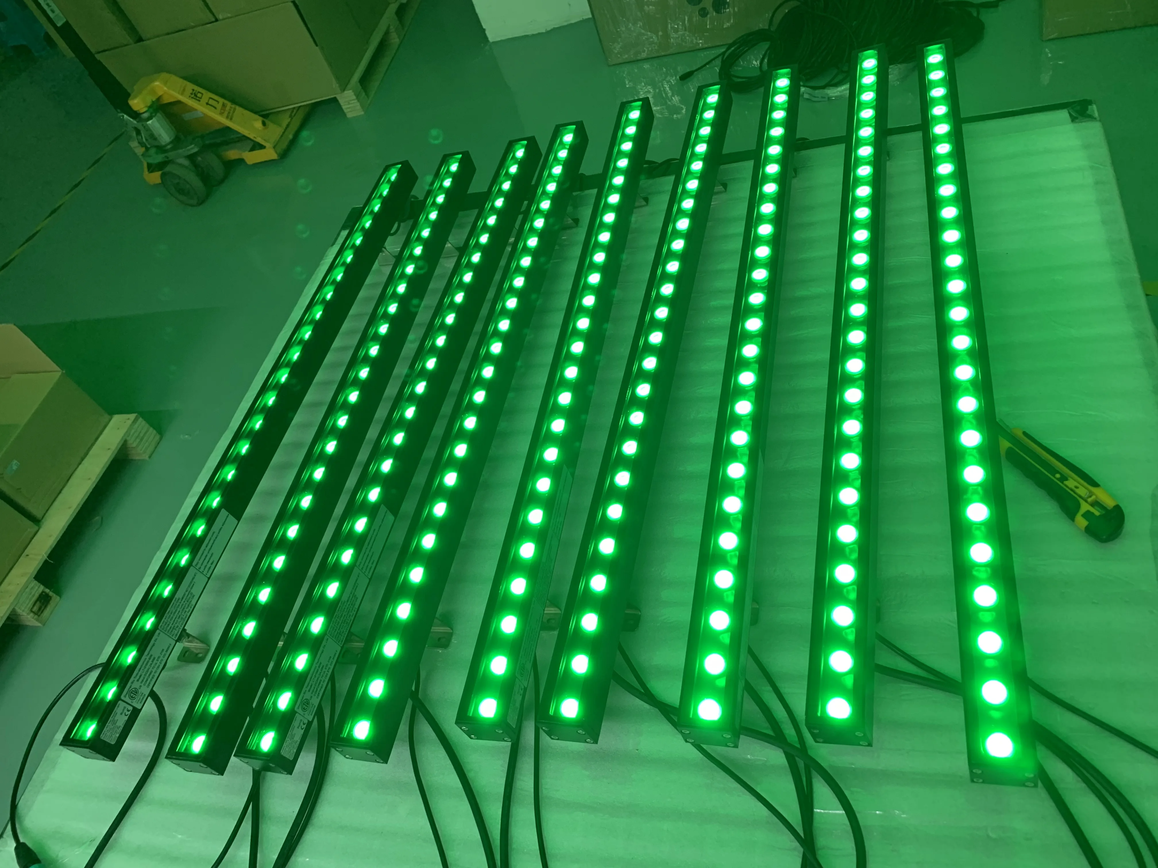 ETL CE Listed IP67 Proved DC24V or AC100-277V Landscape LED 72W 50W 36W 32W 25W RGB RGBW DMX/Wireless Controllable Wall Washer