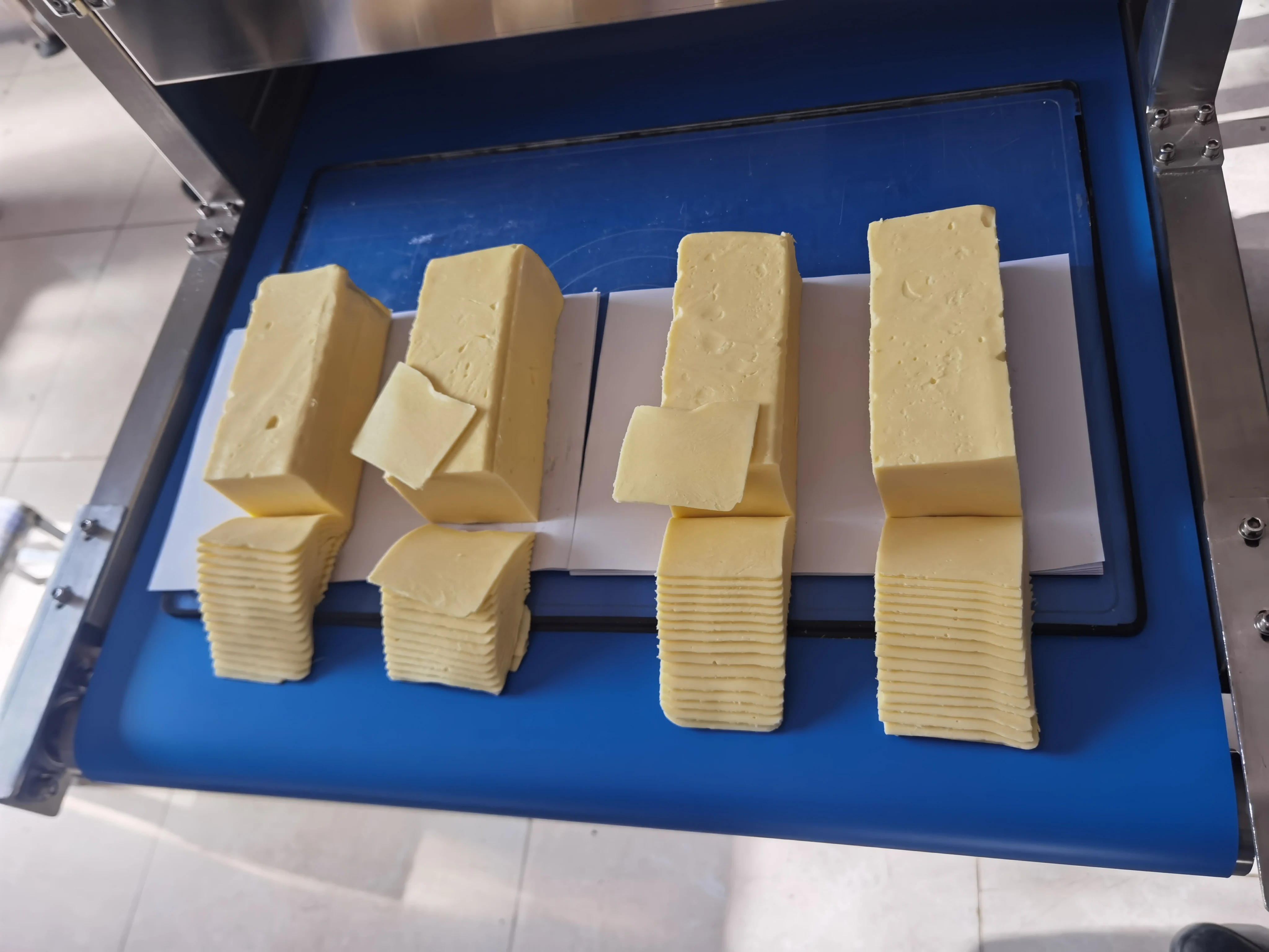 Automatic cutting operating line Ultrasonic sheet cake Cutting Machine for Cakes and Bread in assembly line