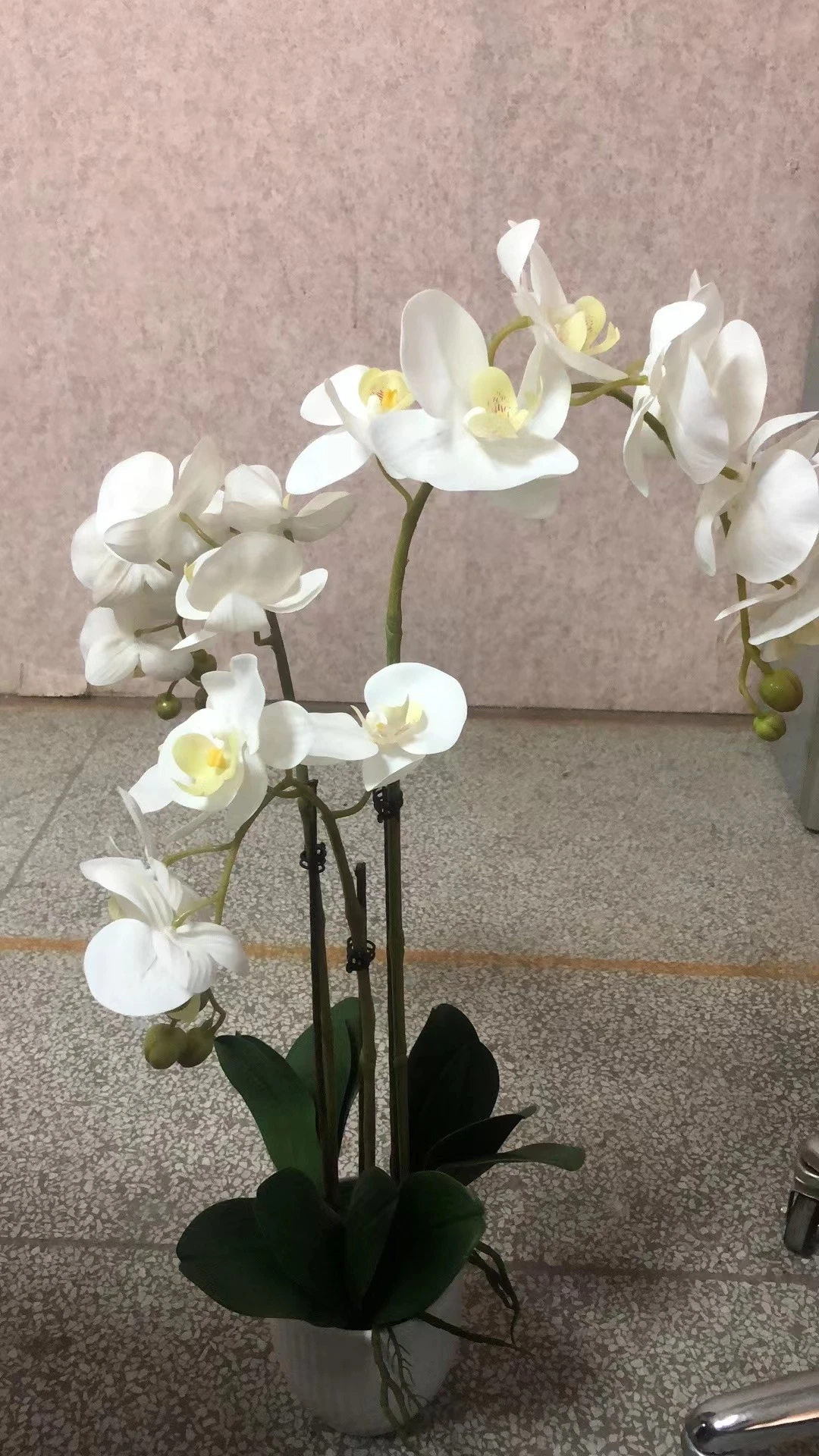 Factory Customized Silk Phalaenopsis Faux White Purple Pink Butterfly Orchids Artificial Flowers in Pot for Home Wedding Decor