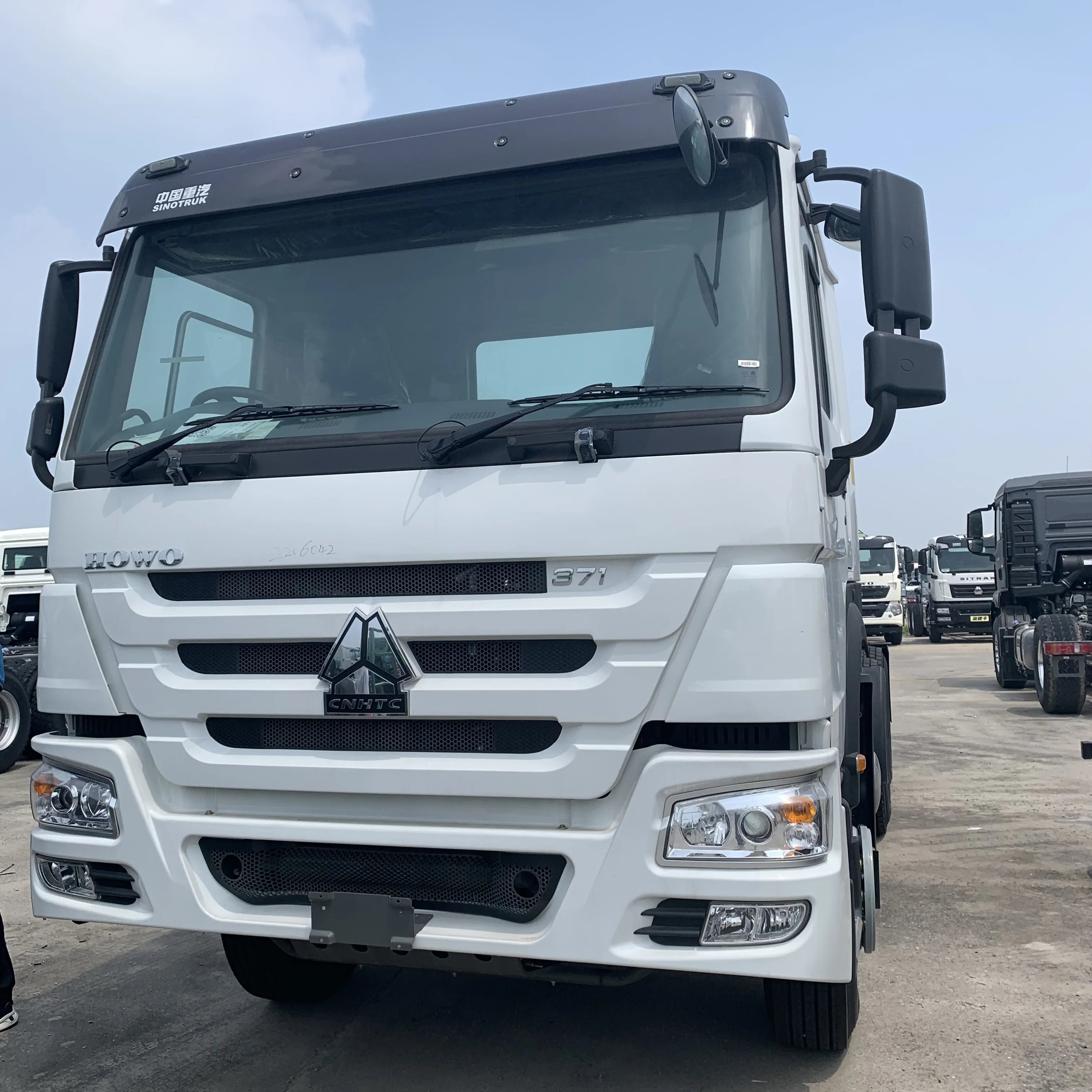 Cheap Price Sinotruck Shacman 6x6 6x4 8x4 Truck Tractor Trailer Head