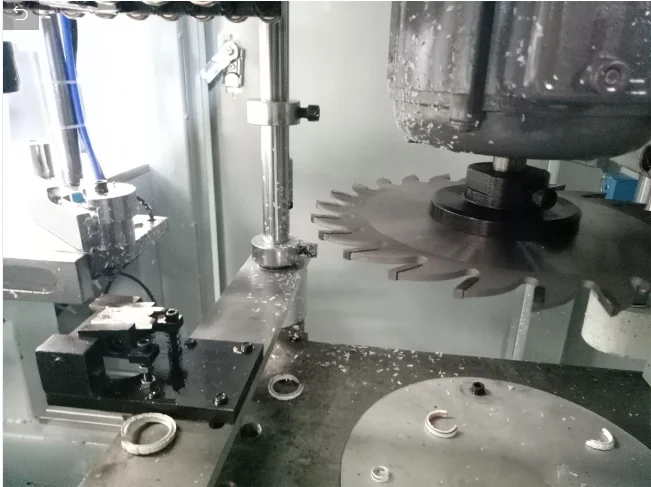 Нулевая ошибка ЧПУ угловая Чистящая машина для ПВХ Win-Door эффективная CNC JQK05 120