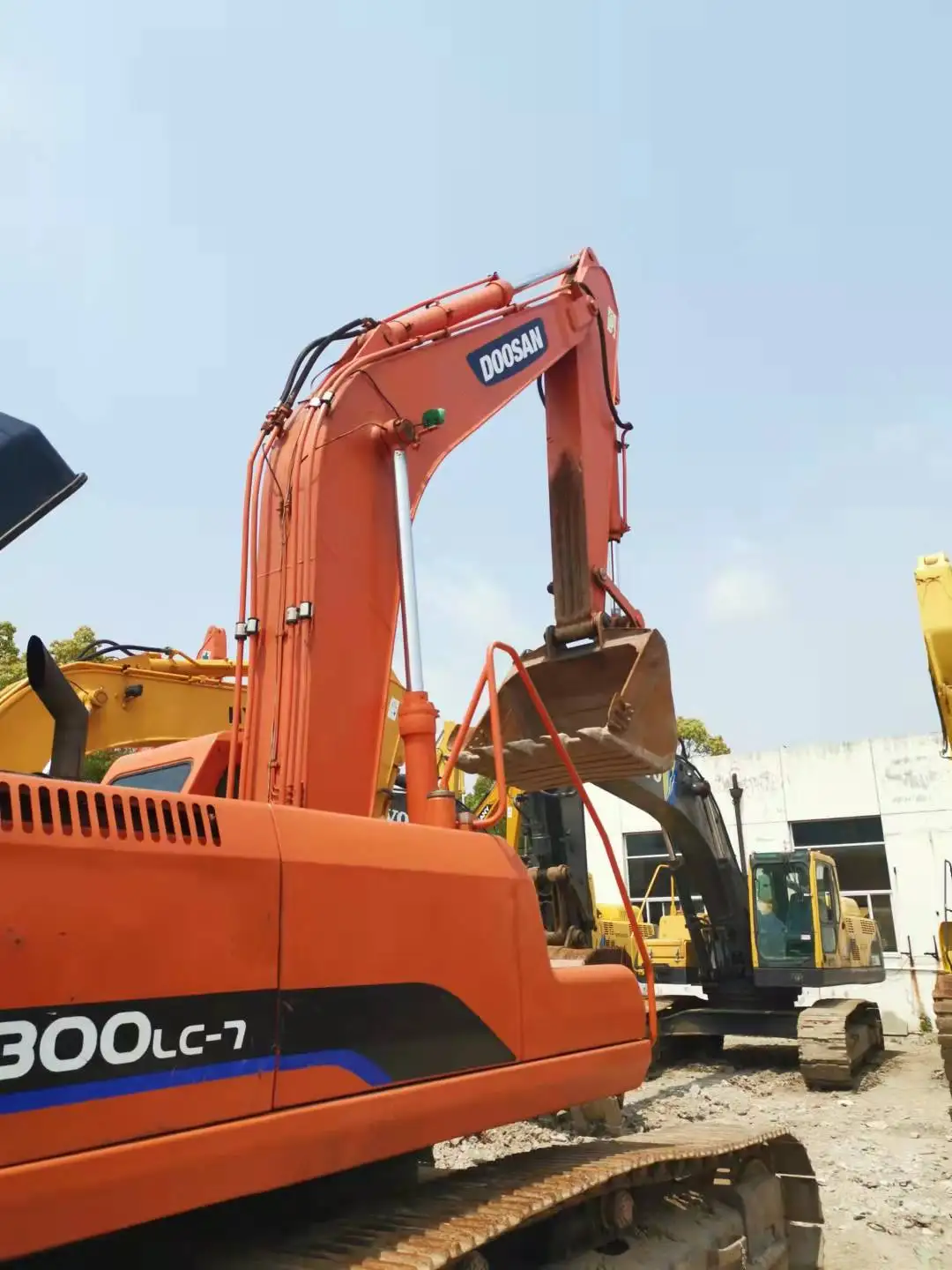 Used BIG  Excavator 30 TON DX 300 hot sale excavator in shanghai