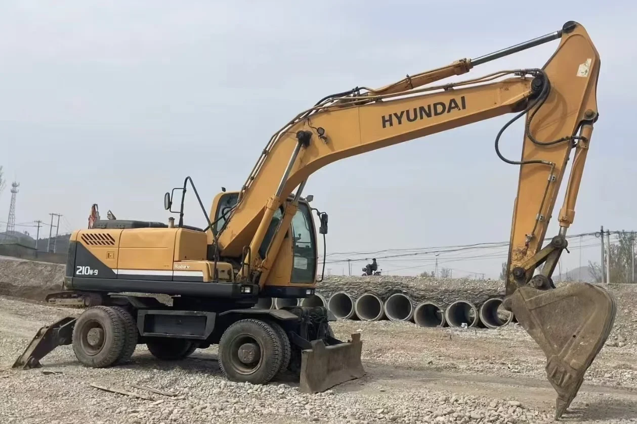 Доступный Подержанный Hyundai 20 тонн R210W-9 мобильный экскаватор в наличии для продажи