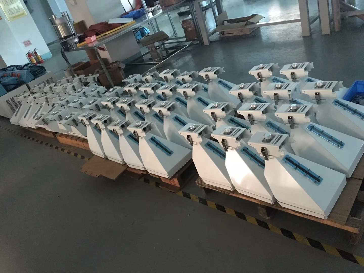 Смешанные пластиковые гранулы объемная дозирующая кормушка цена