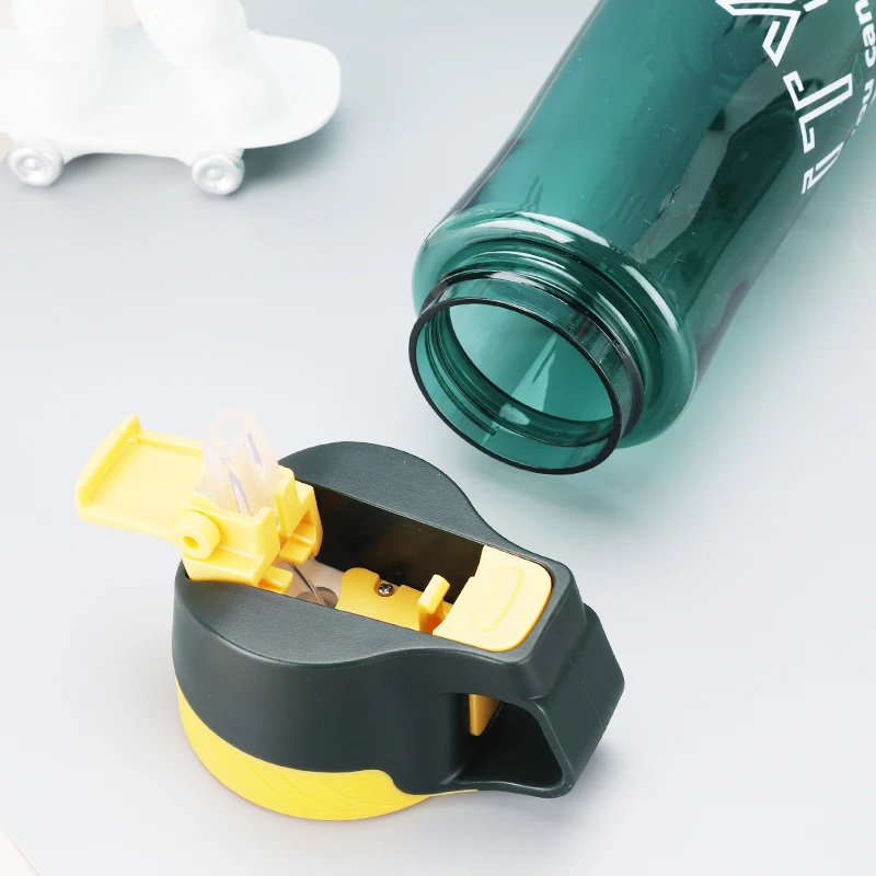 650 ml 2022 new sport style  gym motivation plastic drinking  water bottle with bouncing button