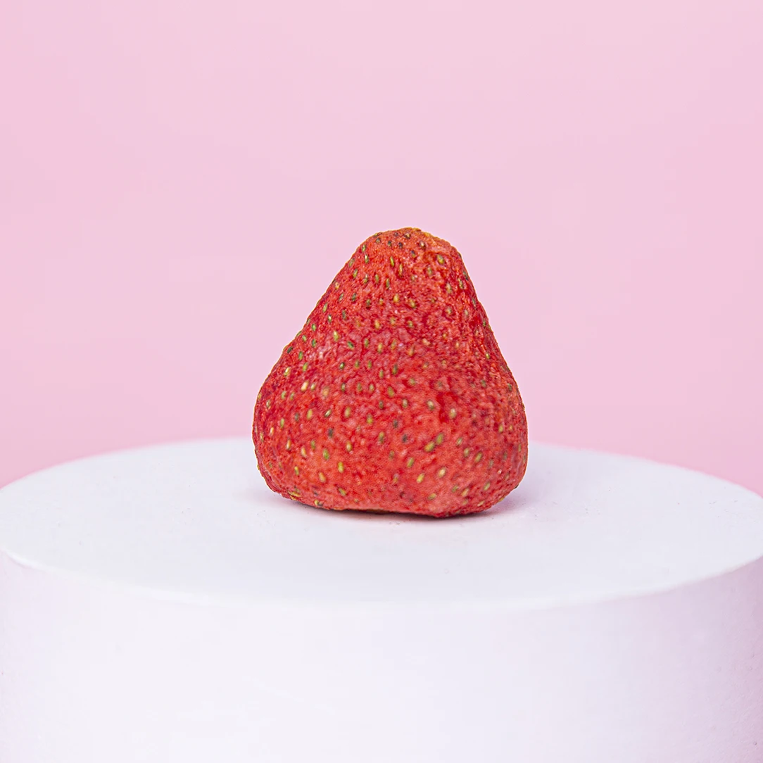 New Freeze Dried Fruit Snack 100% Natural  Freeze Dried Fruit Freeze Dried Strawberry Whole 25-35mm