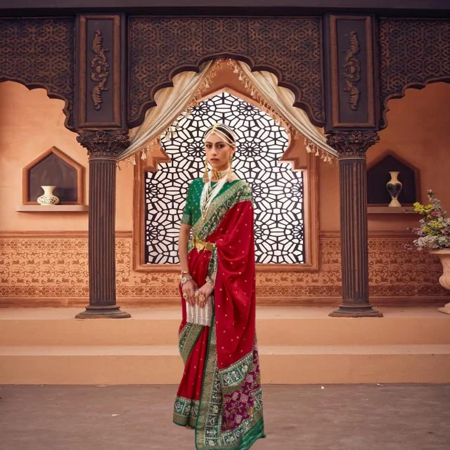 Величественное мерсеризованное Sigma Saree с узорами Regal Patola и насыщенной цветовой палитрой для женской этнической одежды
