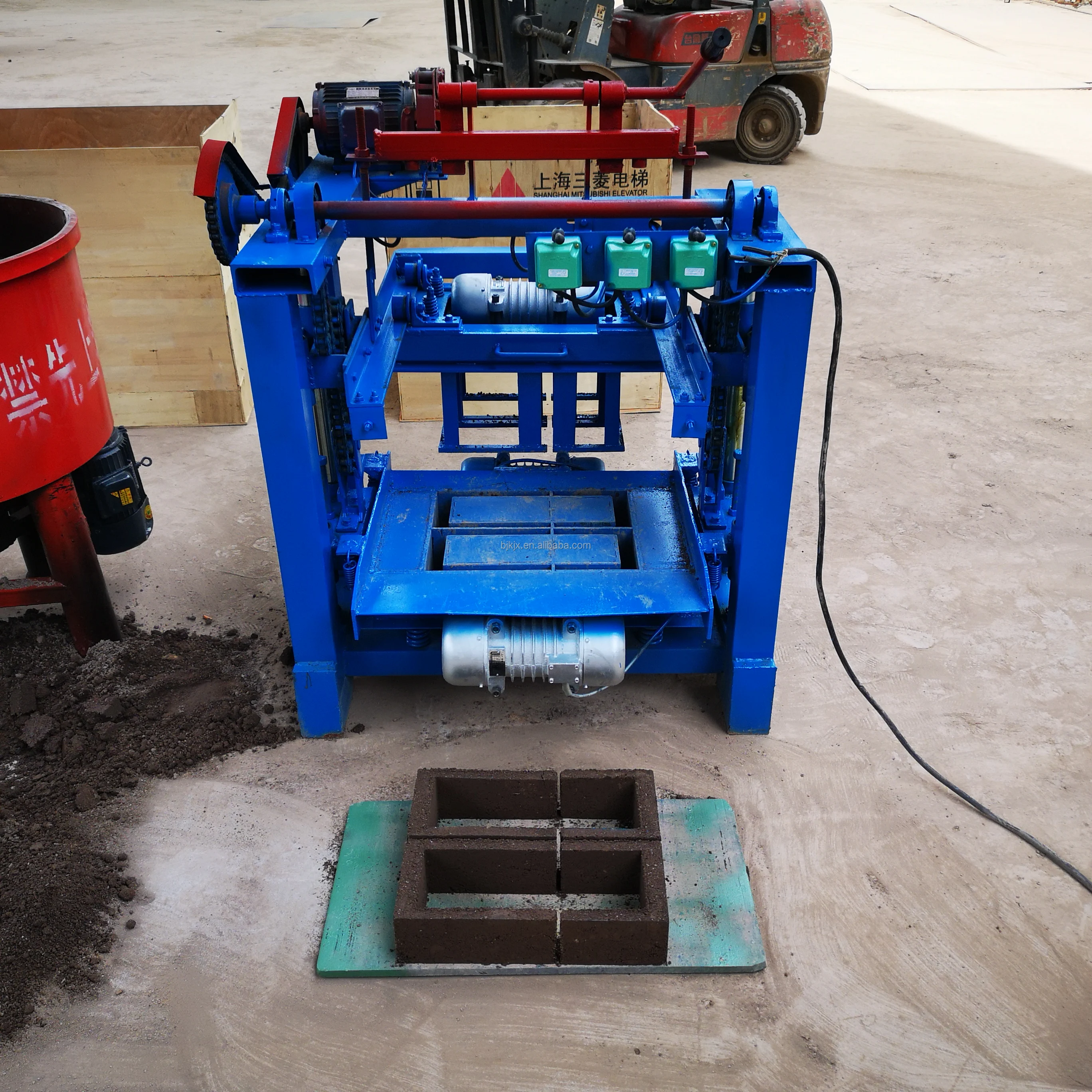 High efficiency manual brick making machine  rural construction small interlocking cement brick machine for African users