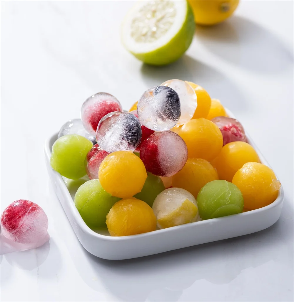 Pinmoo 3D Portable Food Grade Ice Cube Tray with Lid Sphere Round Ice Ball Mold Maker